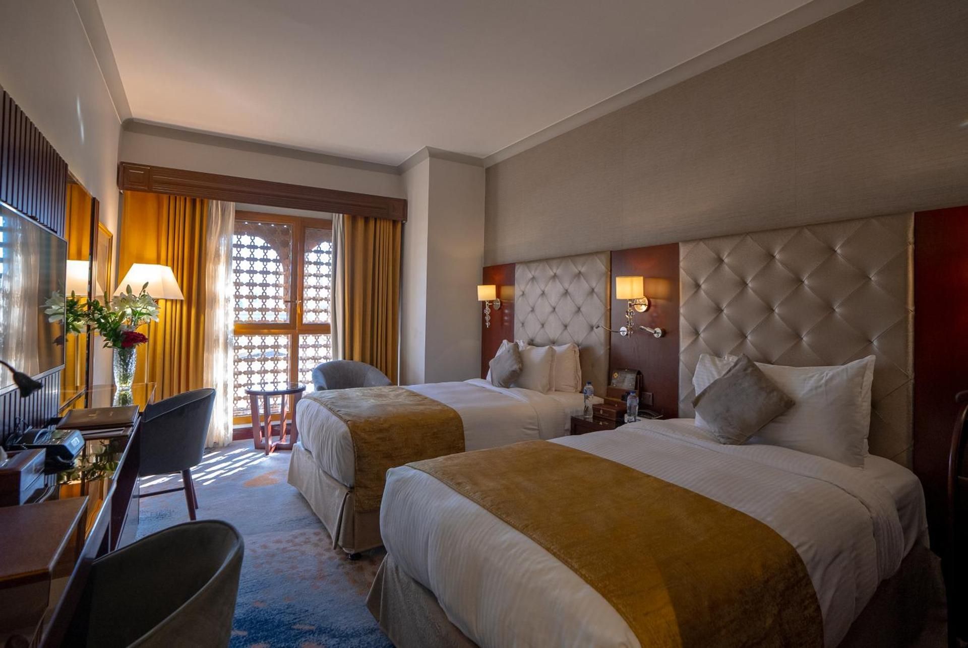 Deluxe City View Twin Bed Room