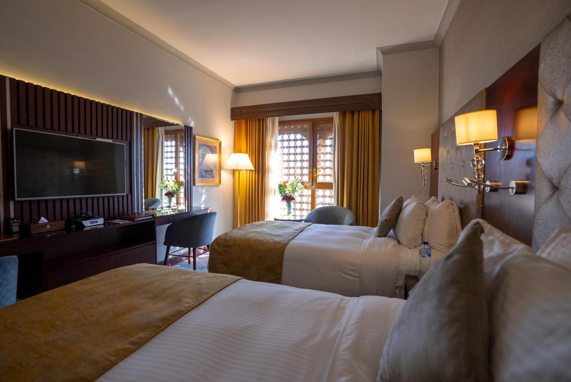 Deluxe City View Twin Bed Room