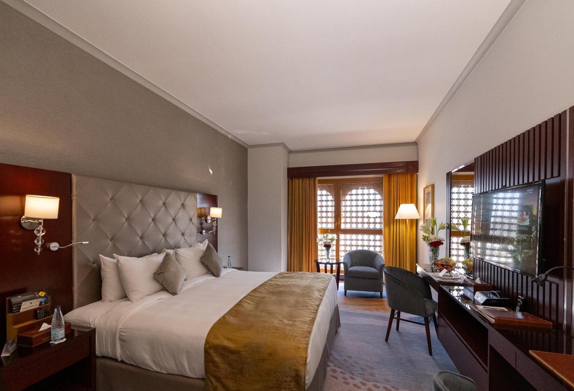 1 King Bed 1 Bedroom Suite Corner
