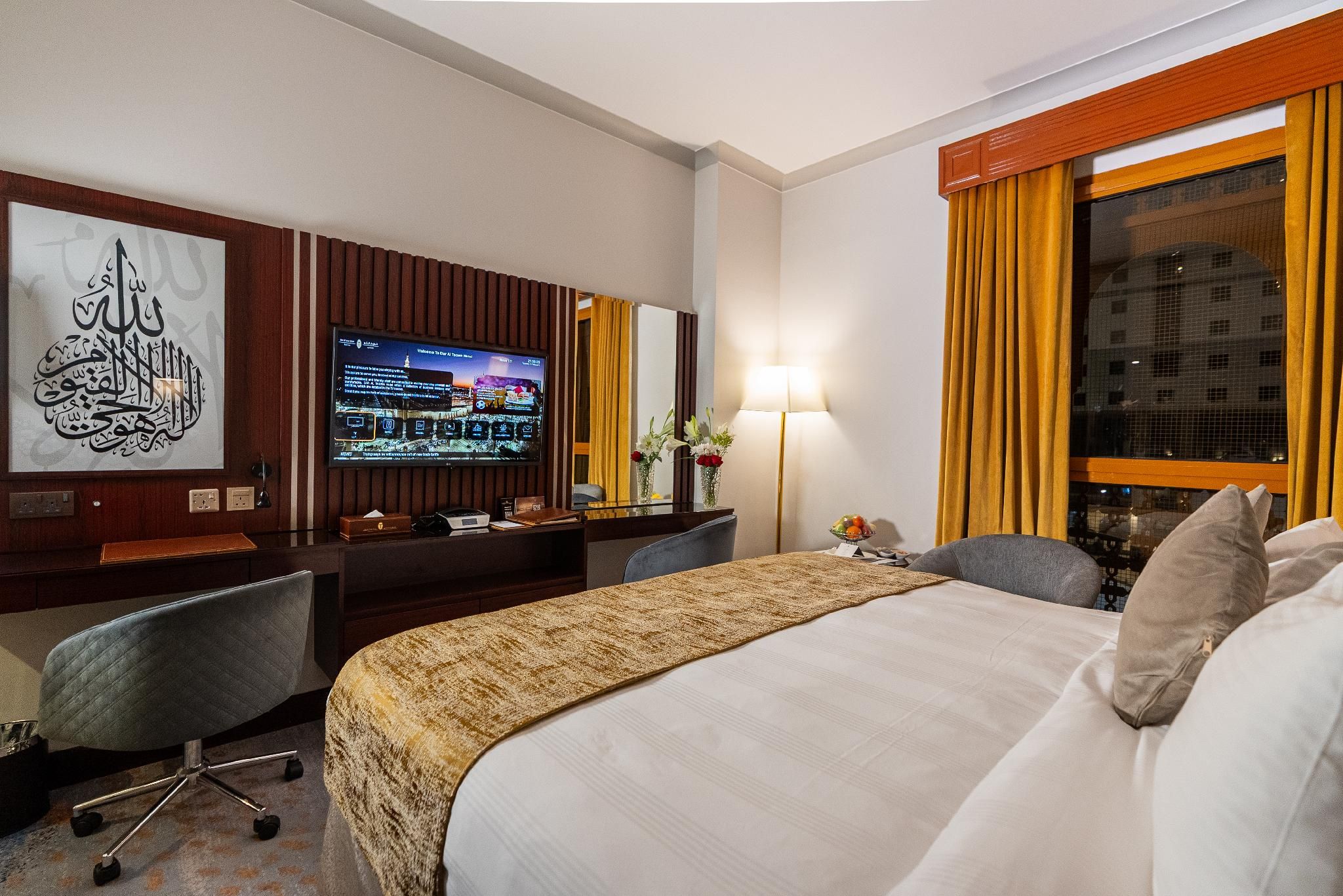 Deluxe Room King Bed Haram View