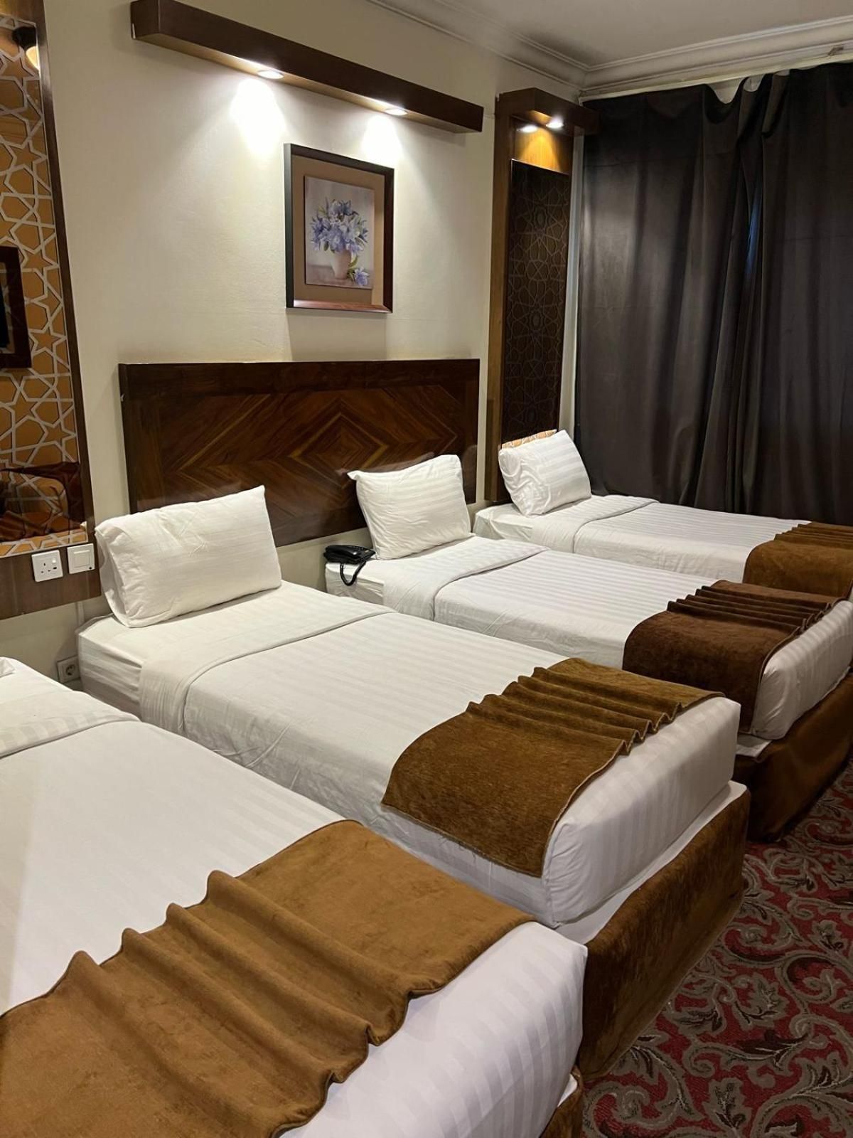 Quintuple Room