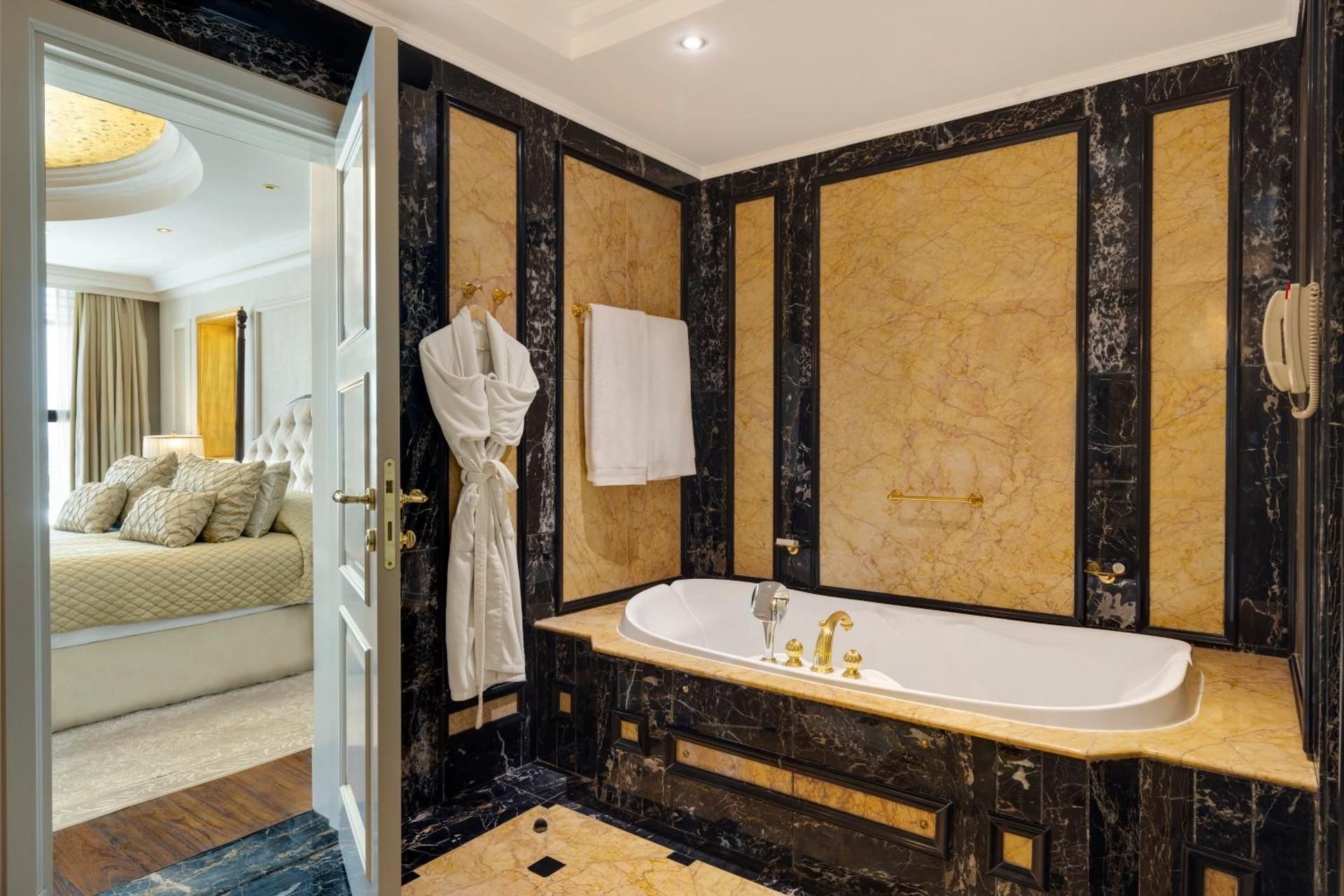 Grand Royal Suite Haram view