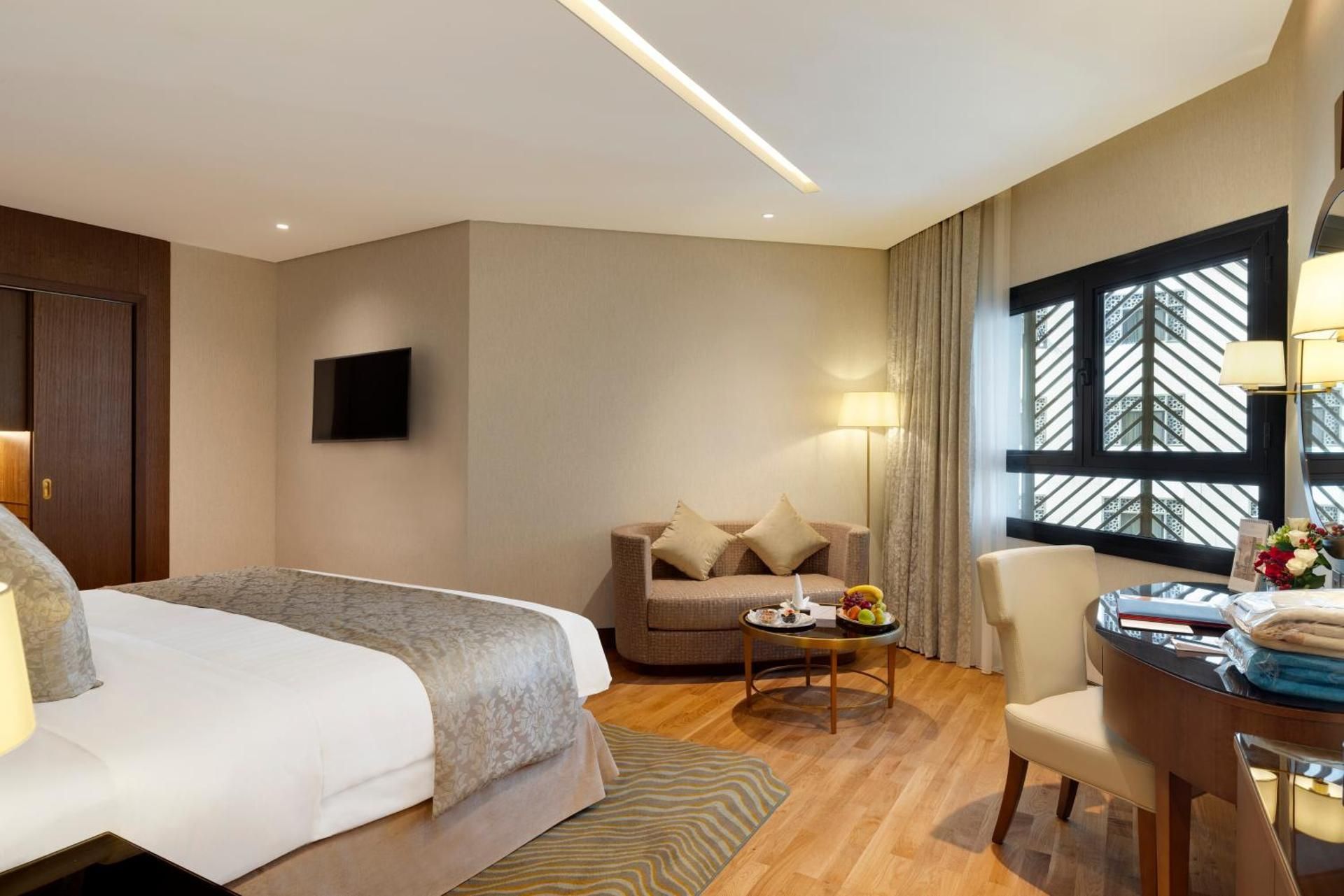 King Room with Roll-In Shower - Disability Access