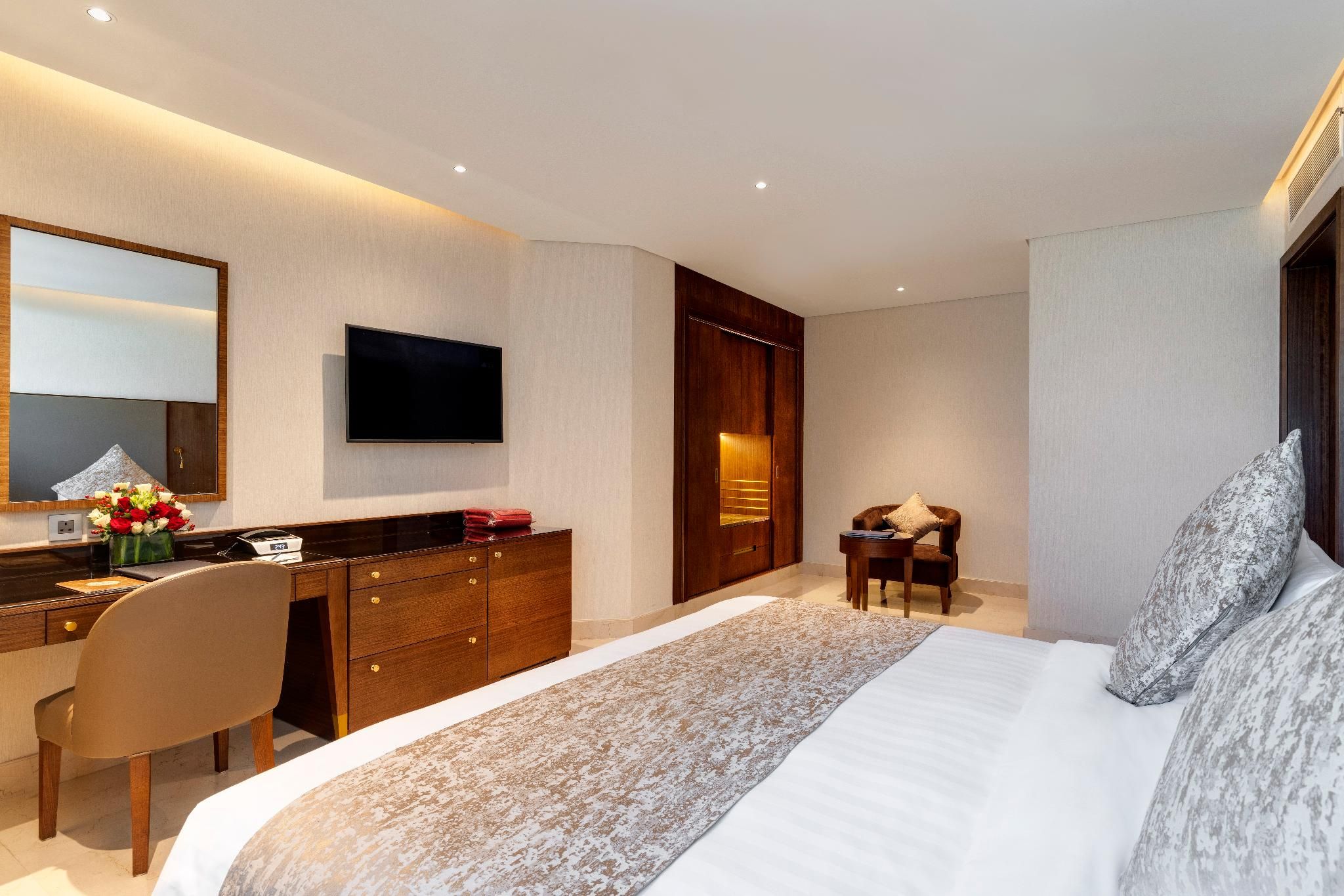 Junior One-Bedroom Suite City View