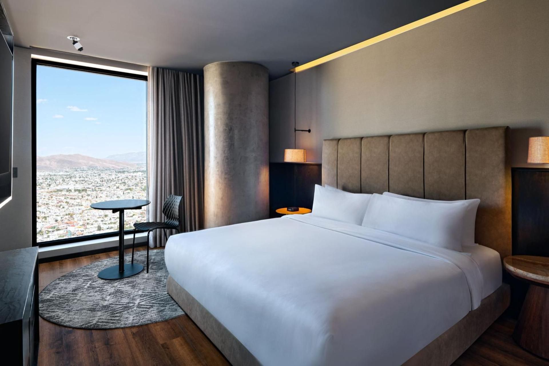 VETTA Distrito Uno, Autograph Collection Standard King Room with City View 2