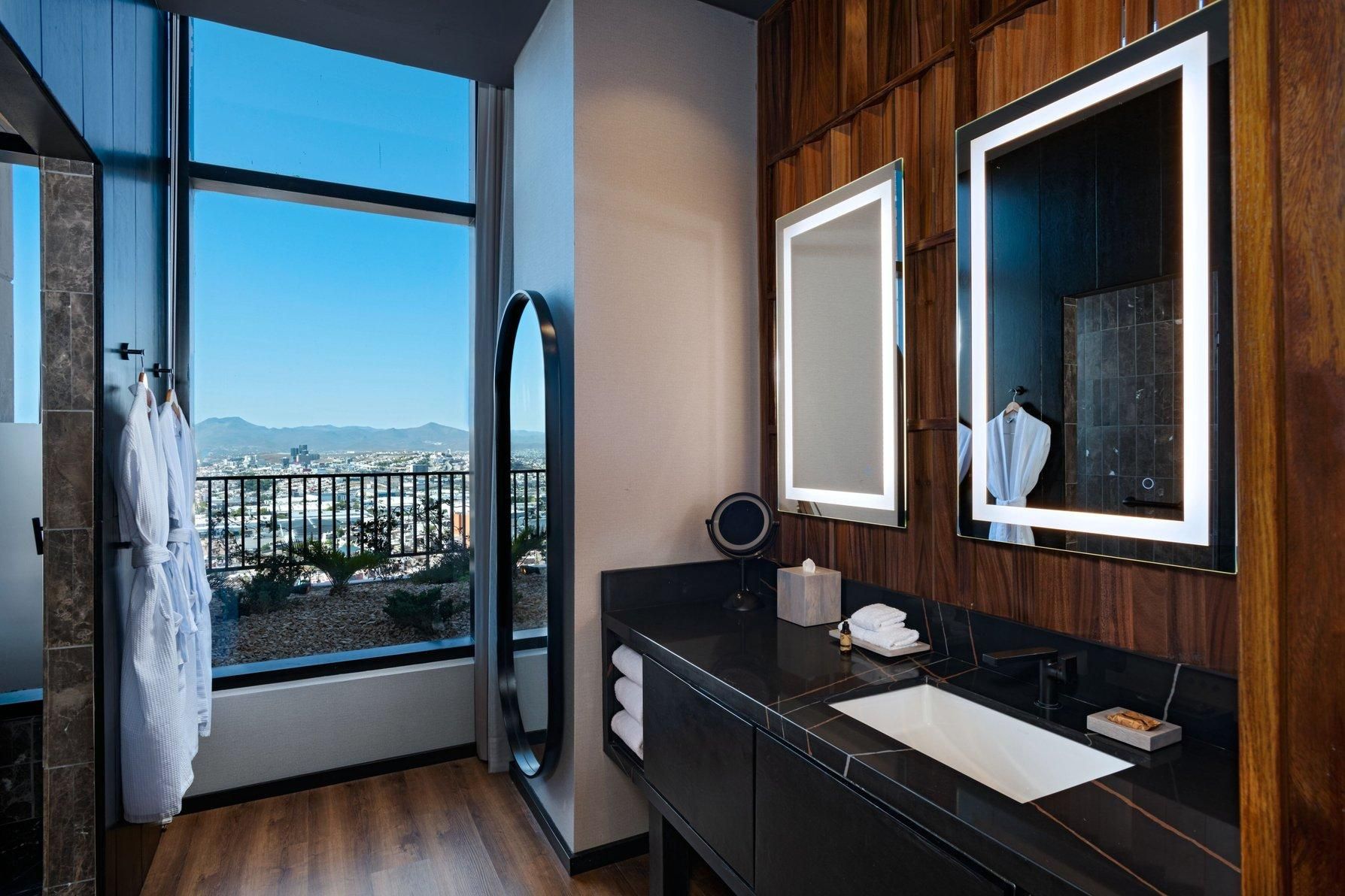 VETTA Distrito Uno, Autograph Collection Superior, Suite, 1 King, Golf View, Balcony 3