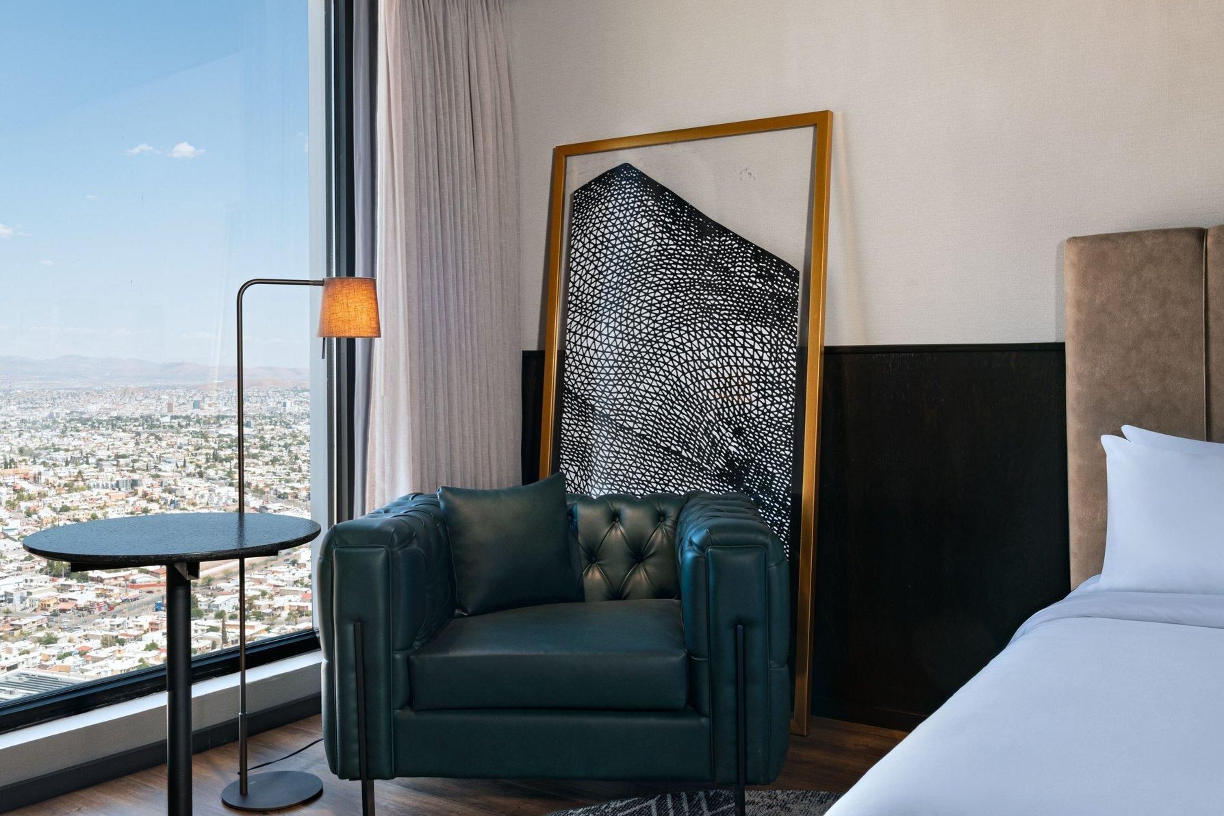 Accessible Guest room, 1 Queen to 1 King and 1 Queen, City view