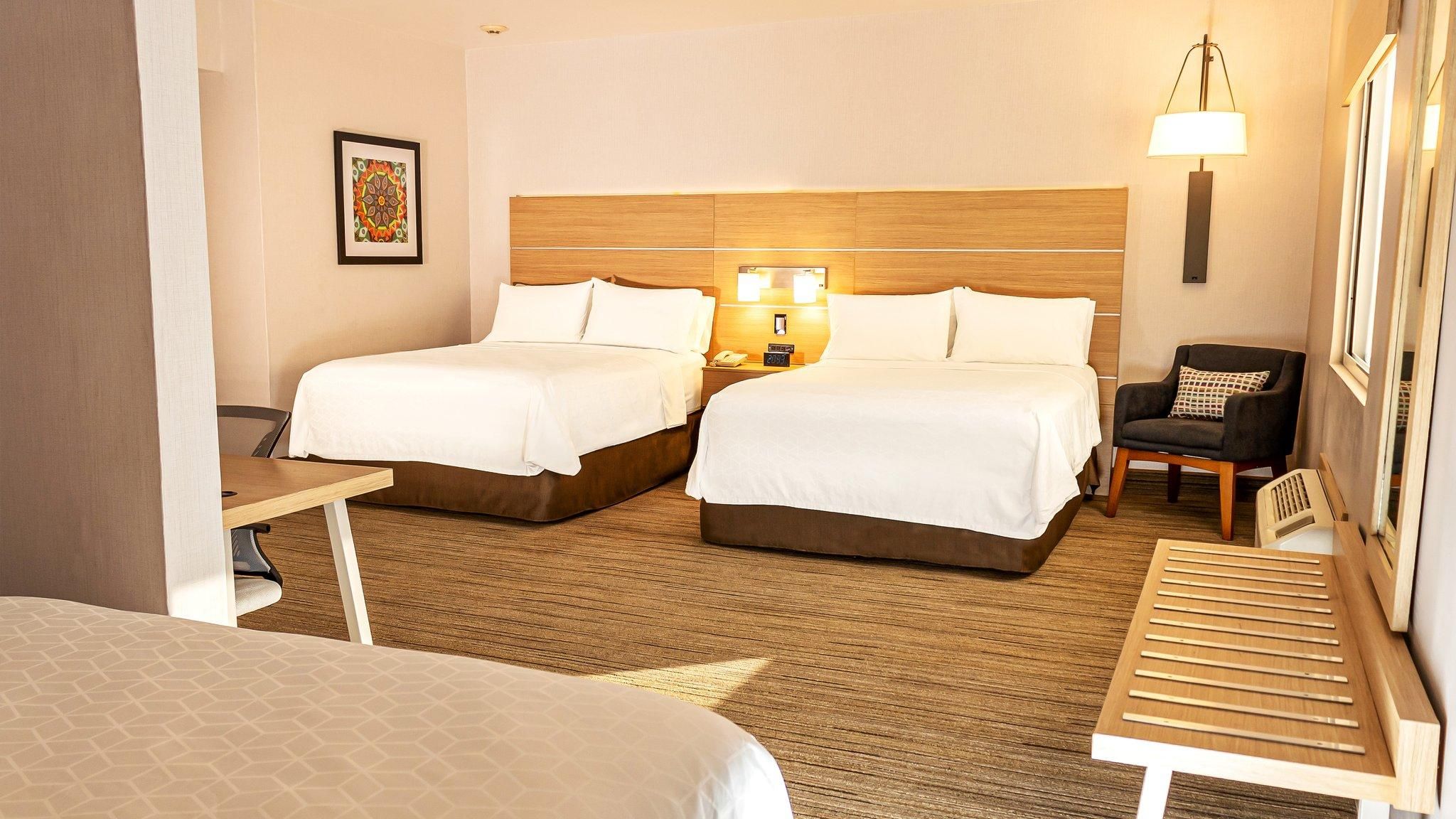 Holiday Inn Express Chihuahua By IHG 3 Double Beds Suite Non-Smoking