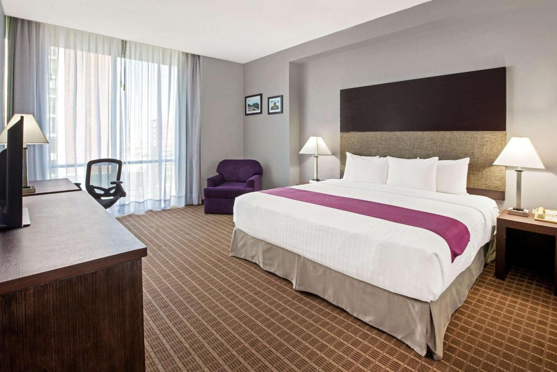 King Suite with City View - Non-Smoking