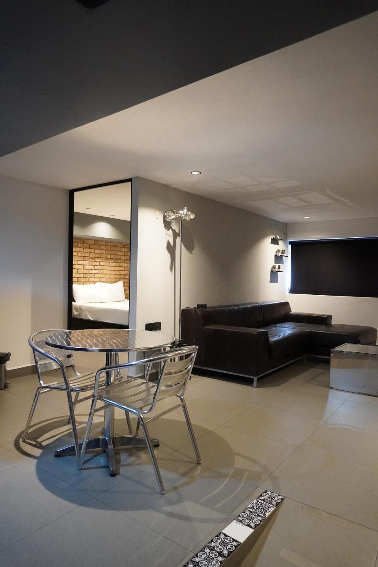 One-bedroom Loft Apartment 