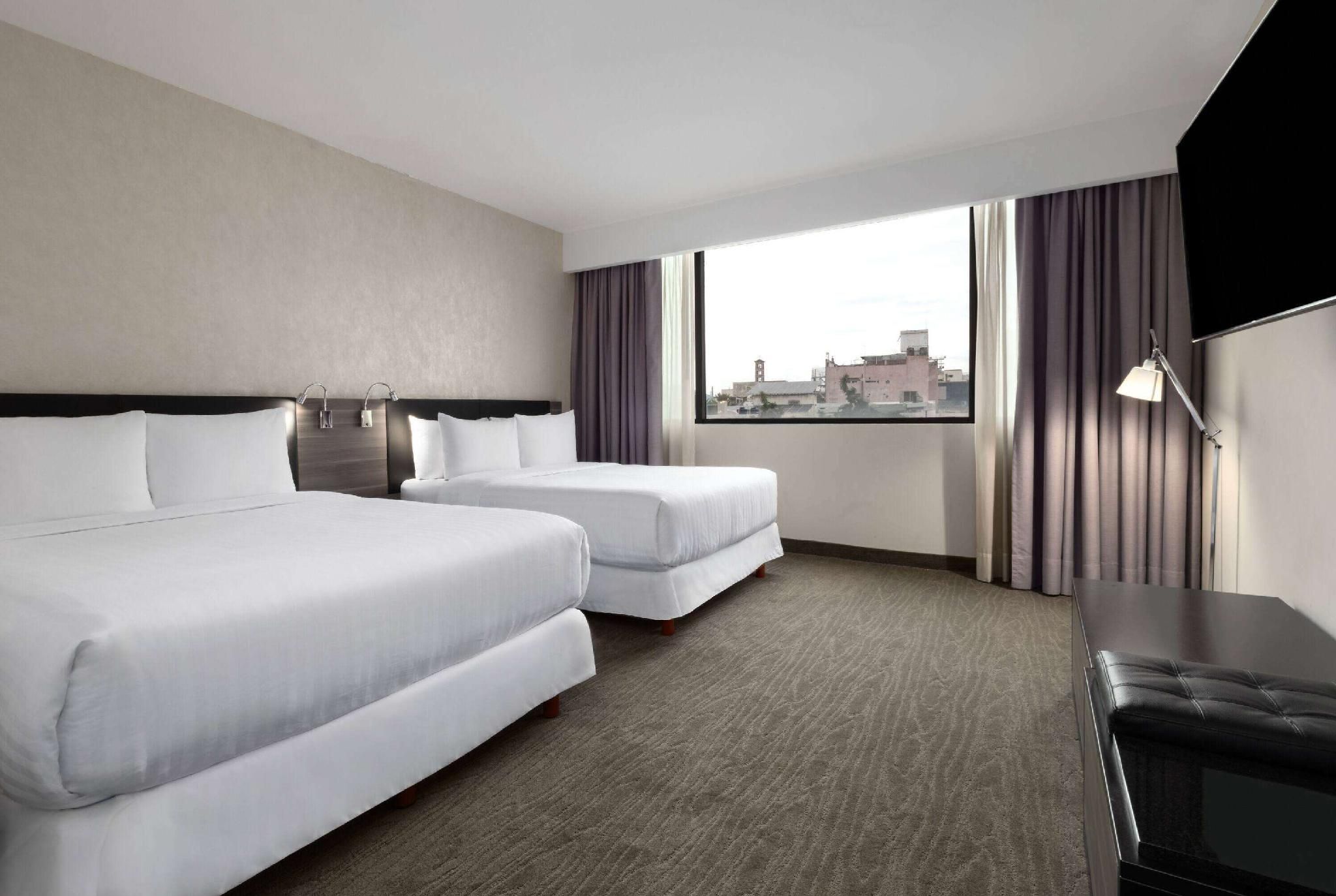 Family Suite, 2 Queen Beds, Non-Smoking