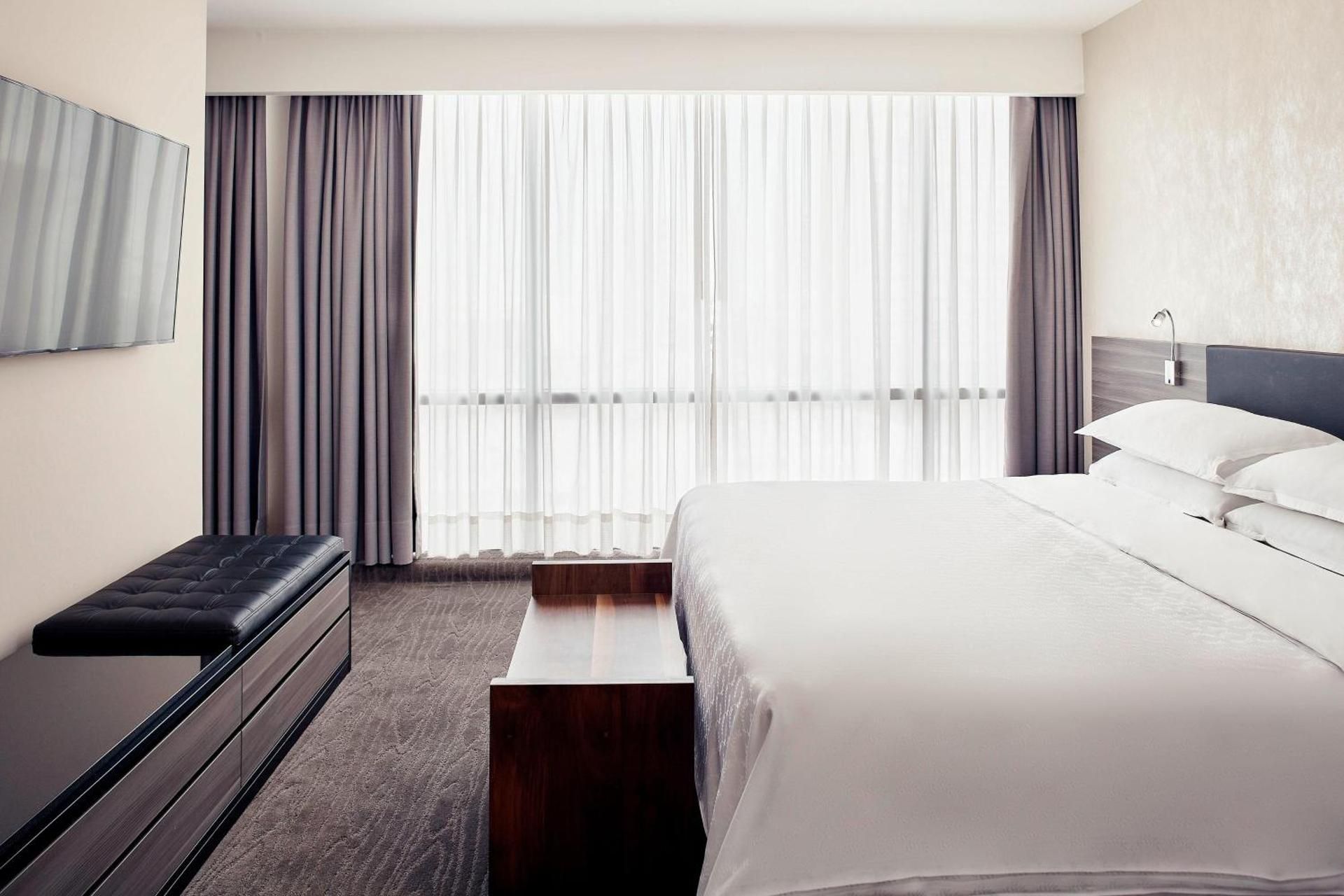 Master Suite, 1 King Bed, Non-Smoking