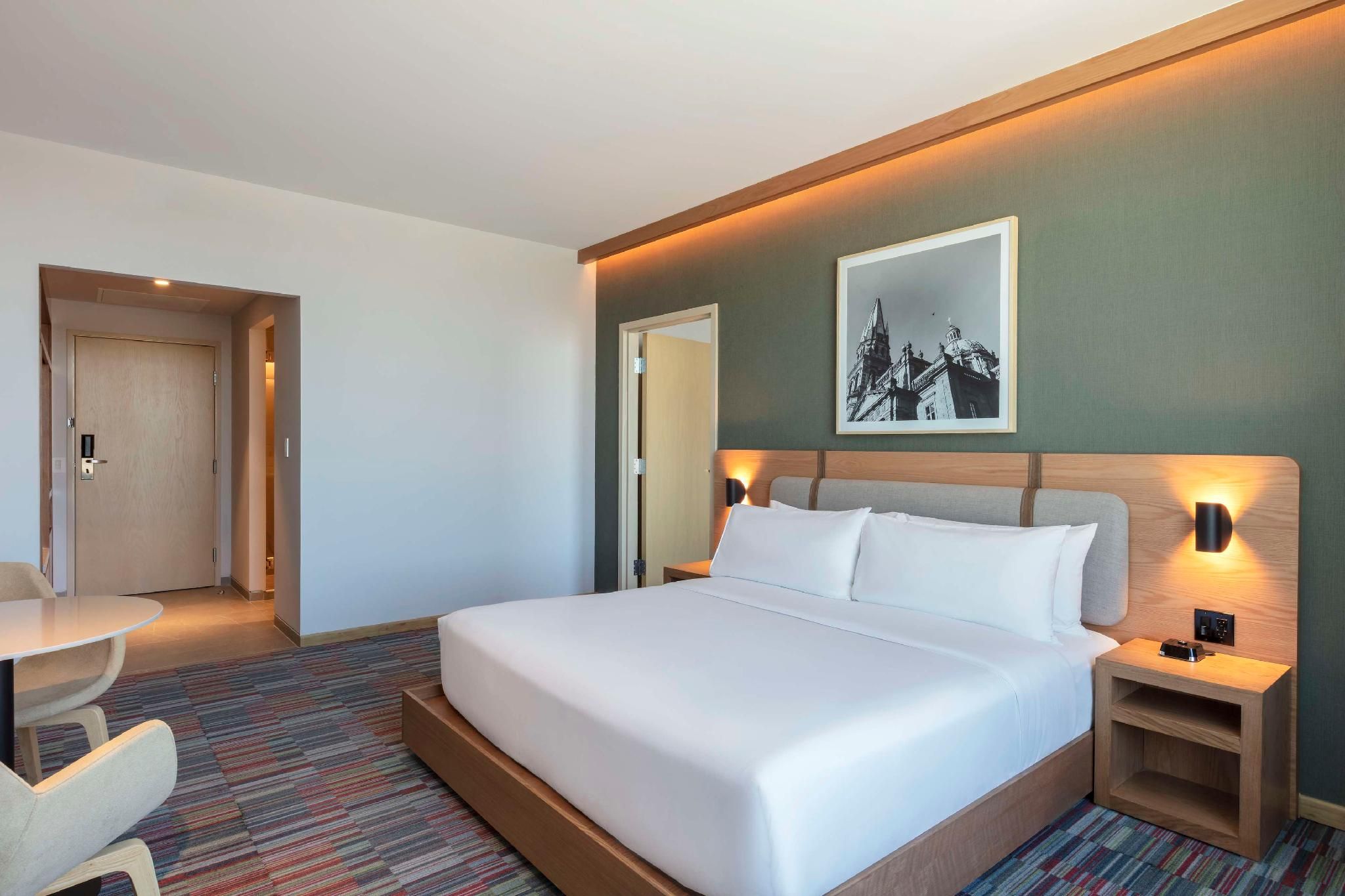 1 KING 1 BEDROOM SUITE