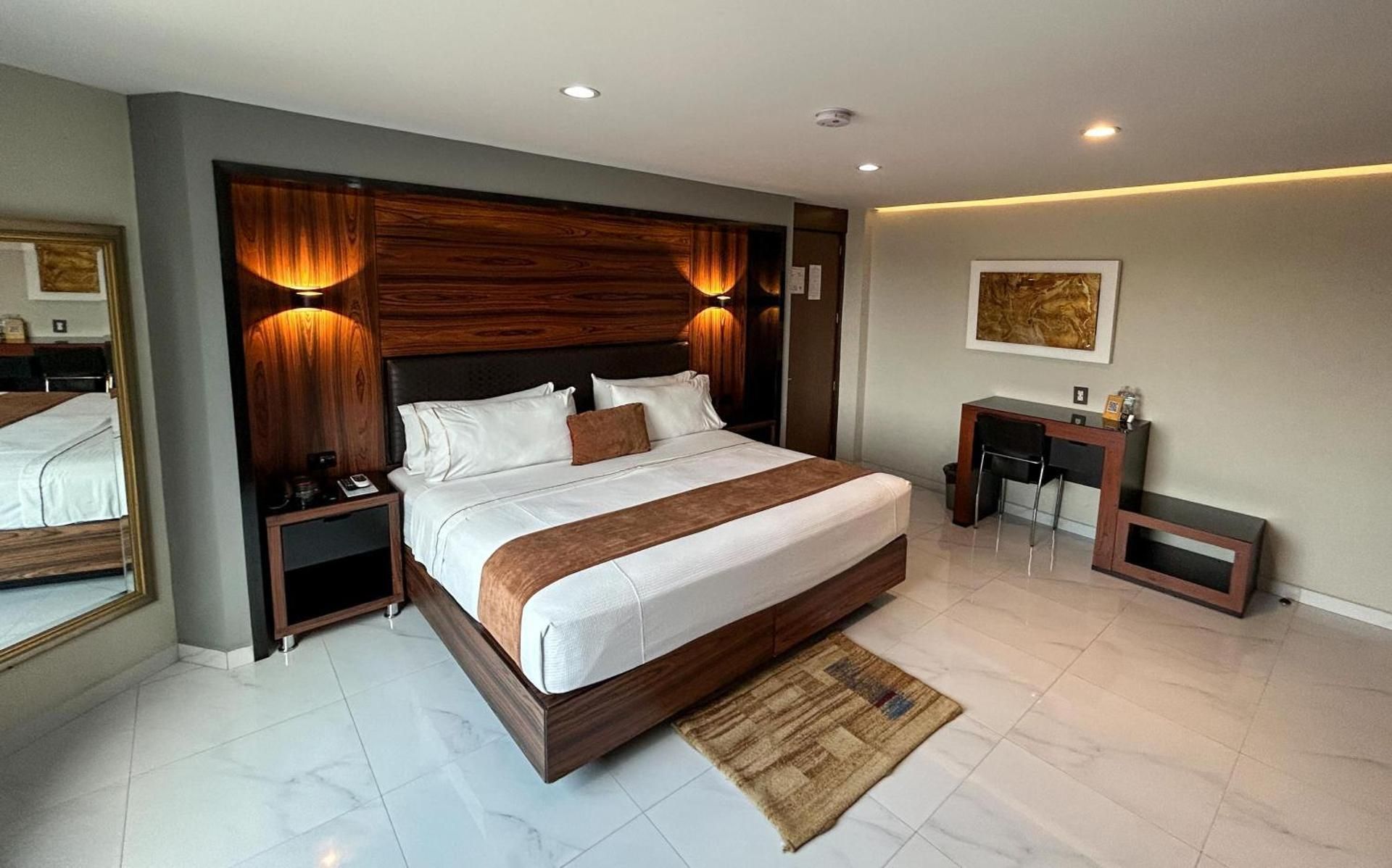 Superior King Room - With View