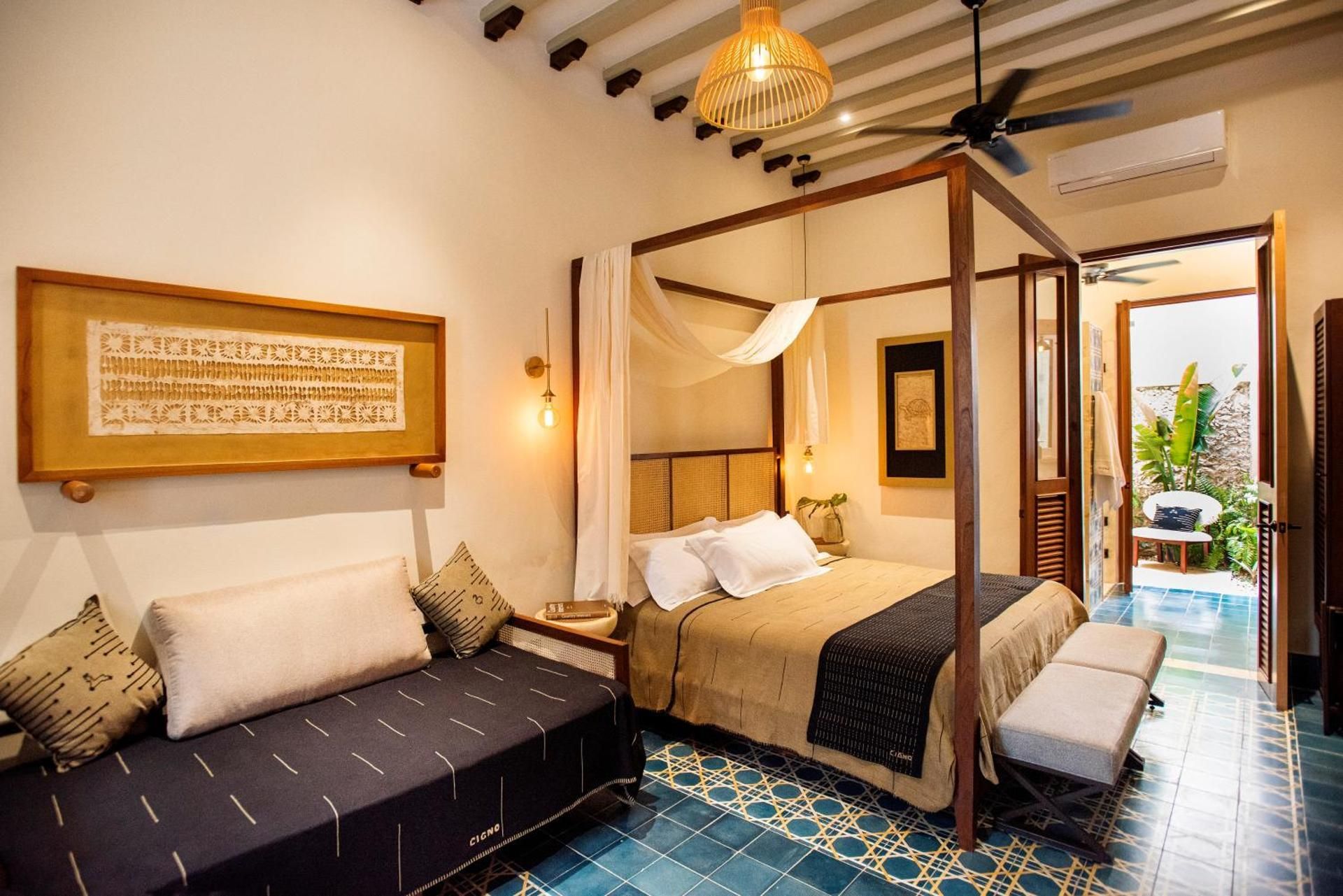 PARTIAL POOL VIEW SUITE KING