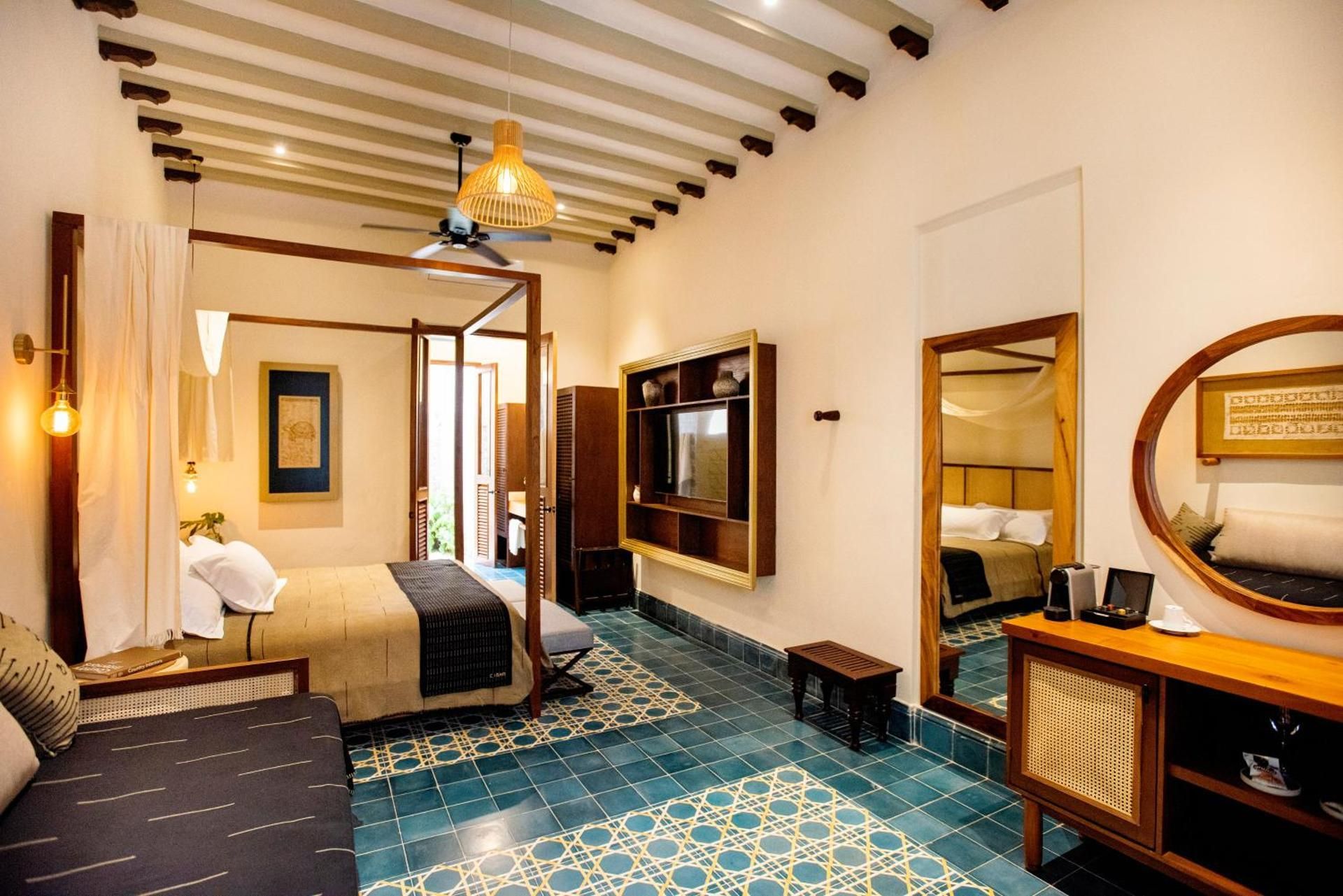 SUITE WITH BALCONY 1ST FLOOR KING