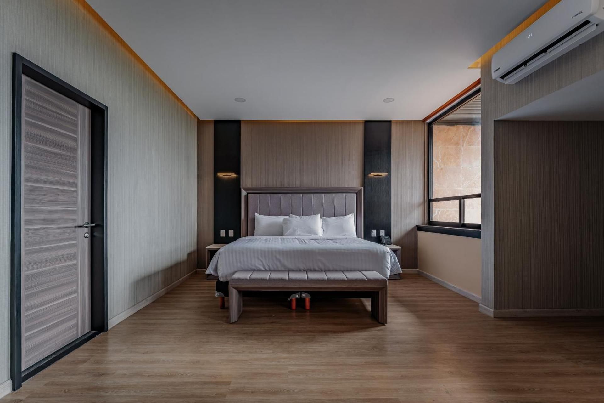 Superior King Room