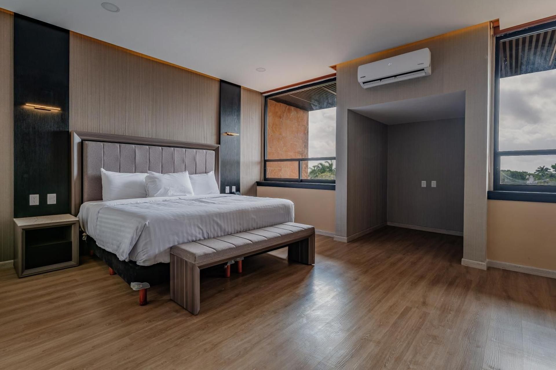 Deluxe King Suite