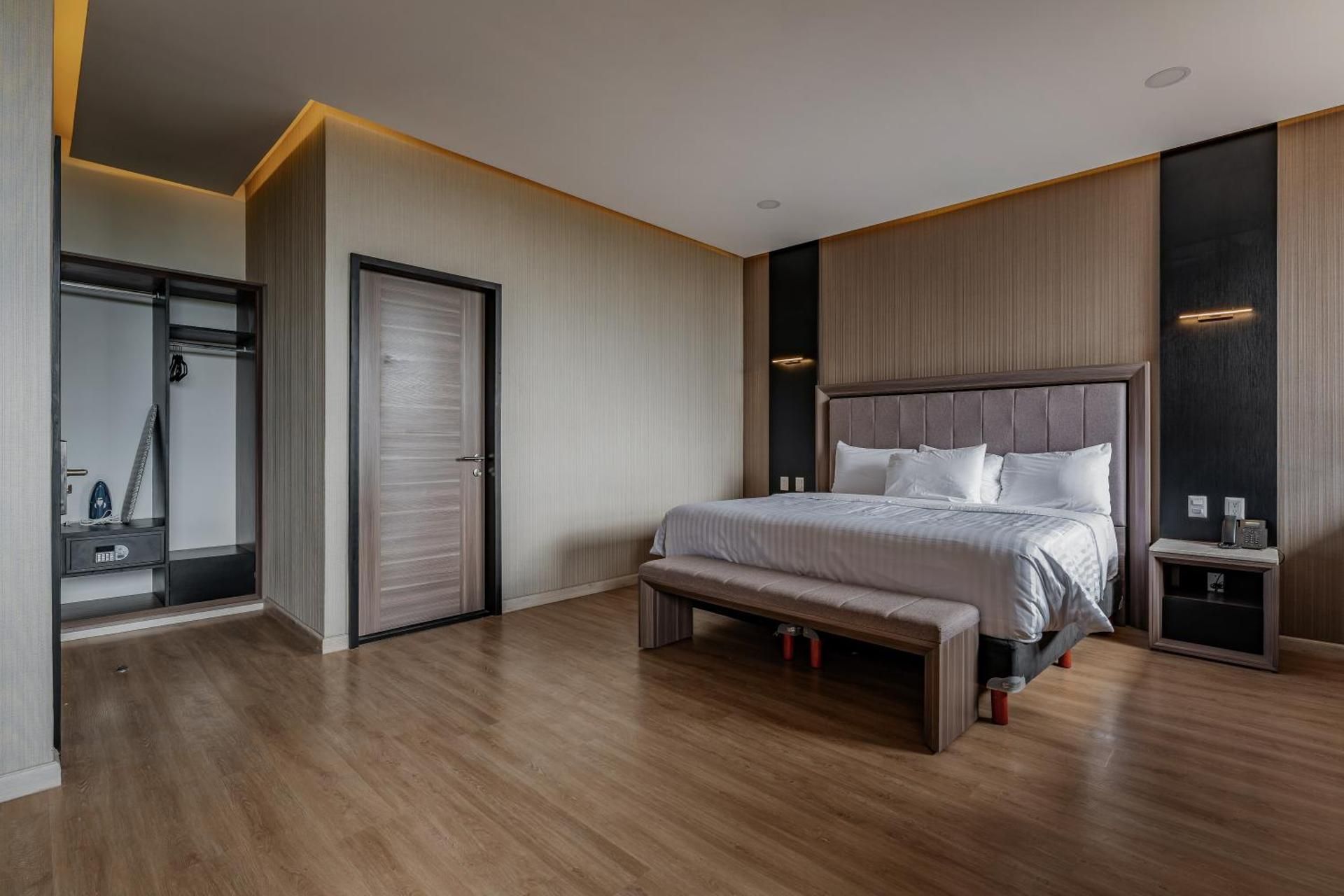 Superior King Room