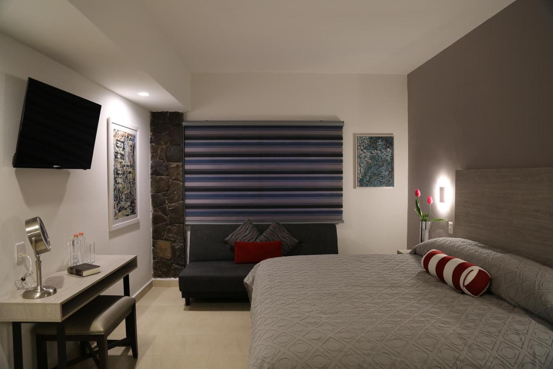 Standard Queen Room