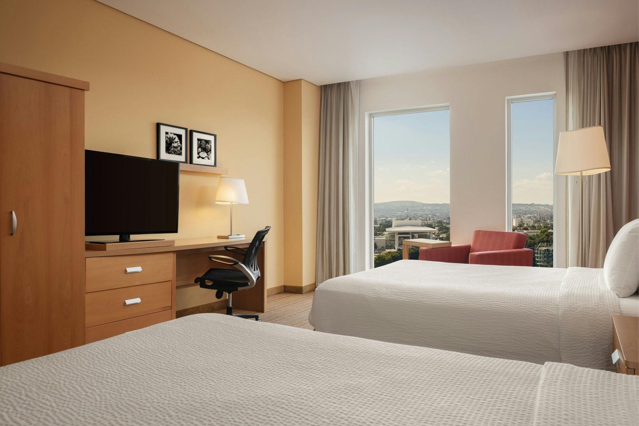 2 Queen beds, Guest room, 2 Queen