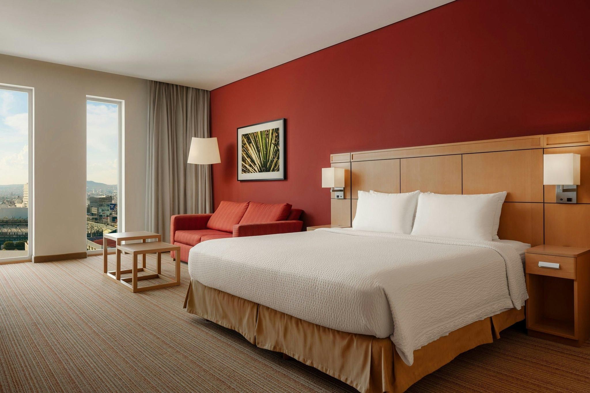 1 Bedroom 2 room Suite, 1 King, Sofa bed