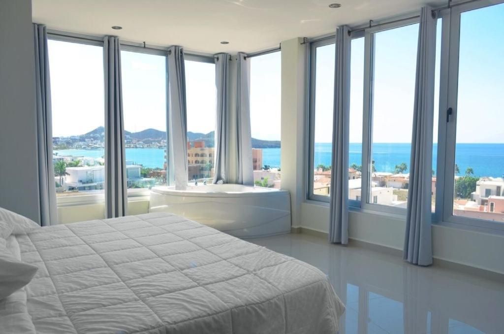 Deluxe Suite with Sea View