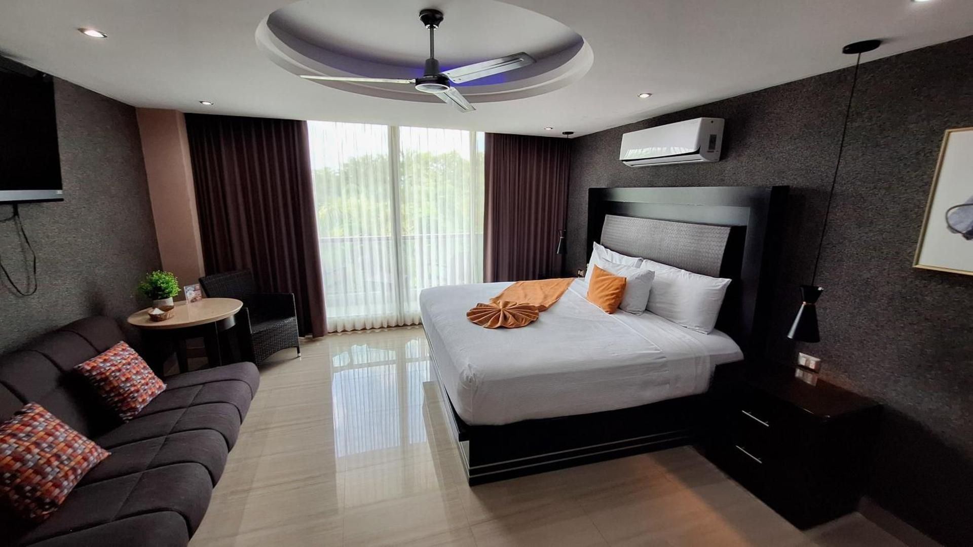 Junior Suite with Pool View