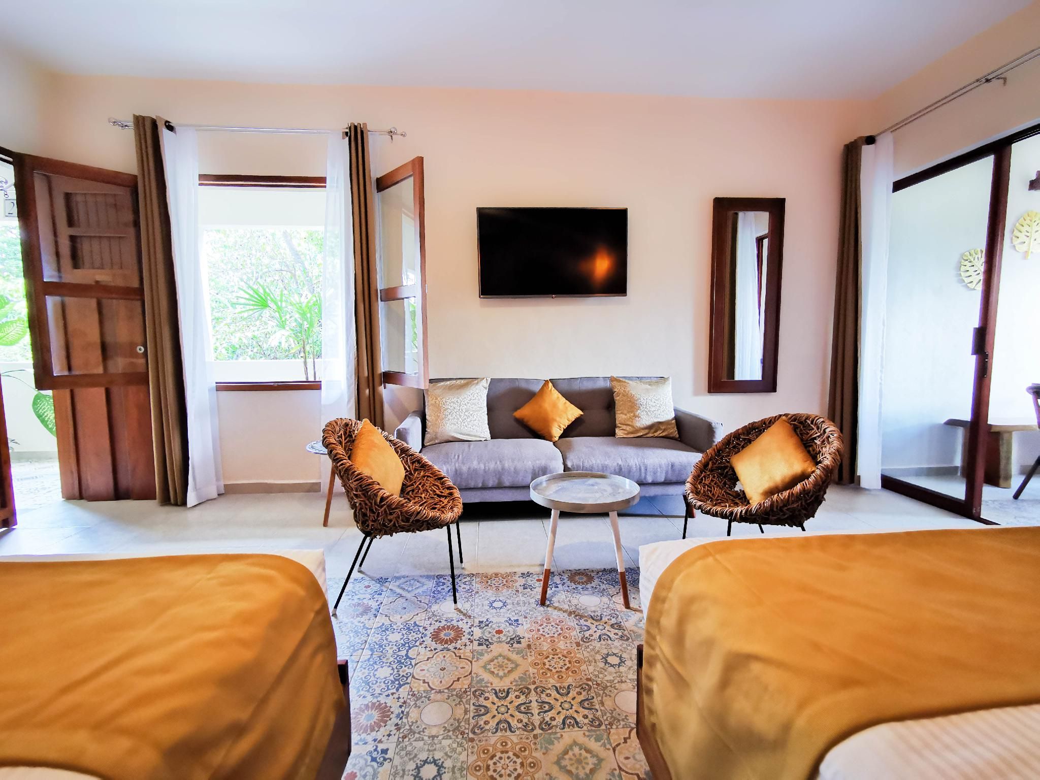 Le Muuch Hotel Master Suite with Double Beds and Kitchenette 2