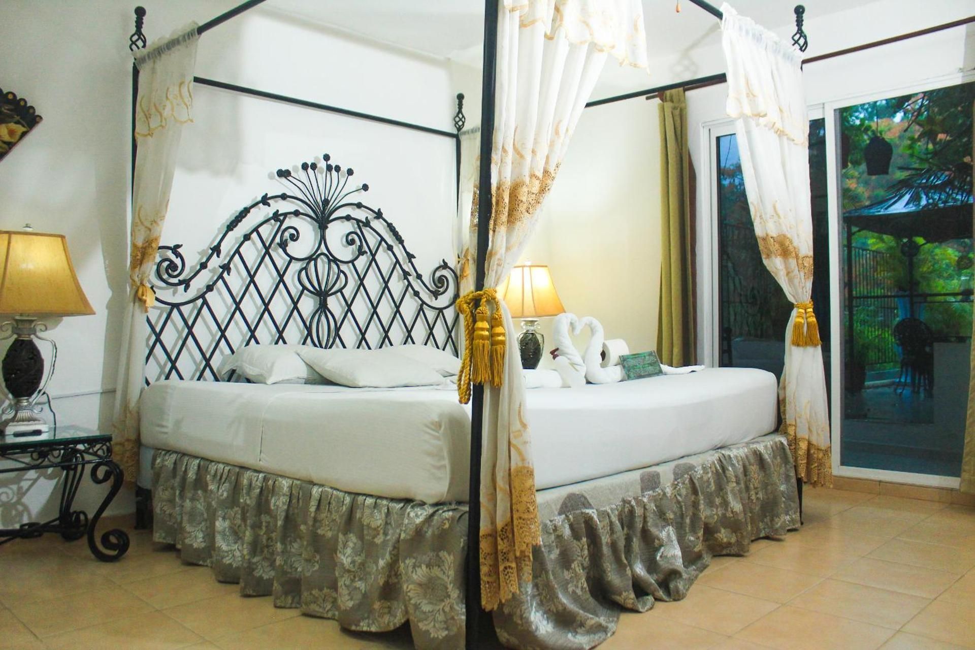 Palacio Canton Hotel - Valladolid King Bed Deluxe Pool