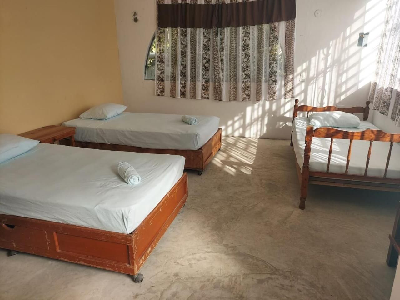 Economy Triple Room with Shared Bathroom