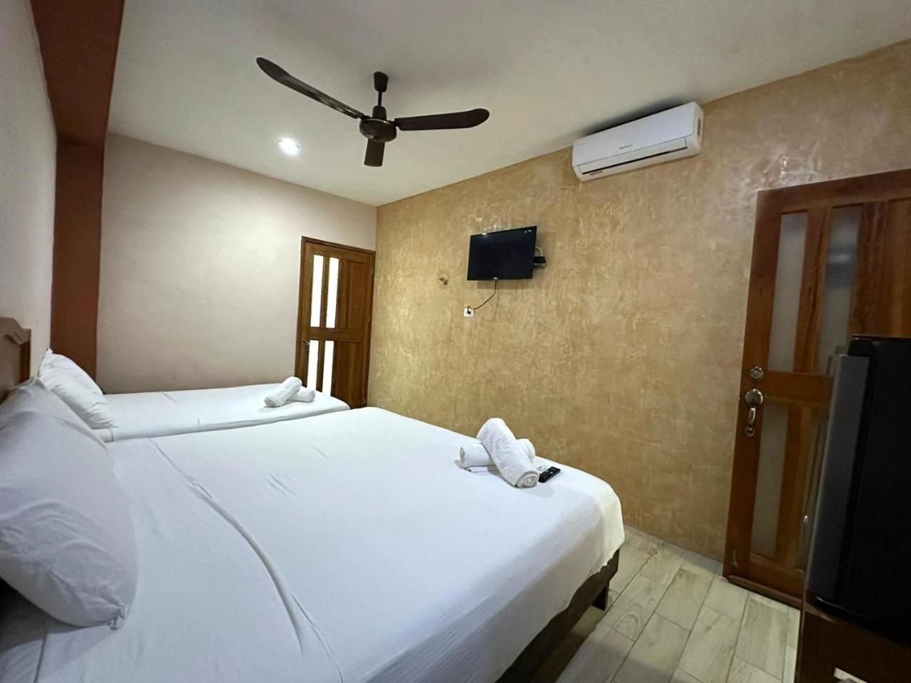 Twin Room with Private Bathroom