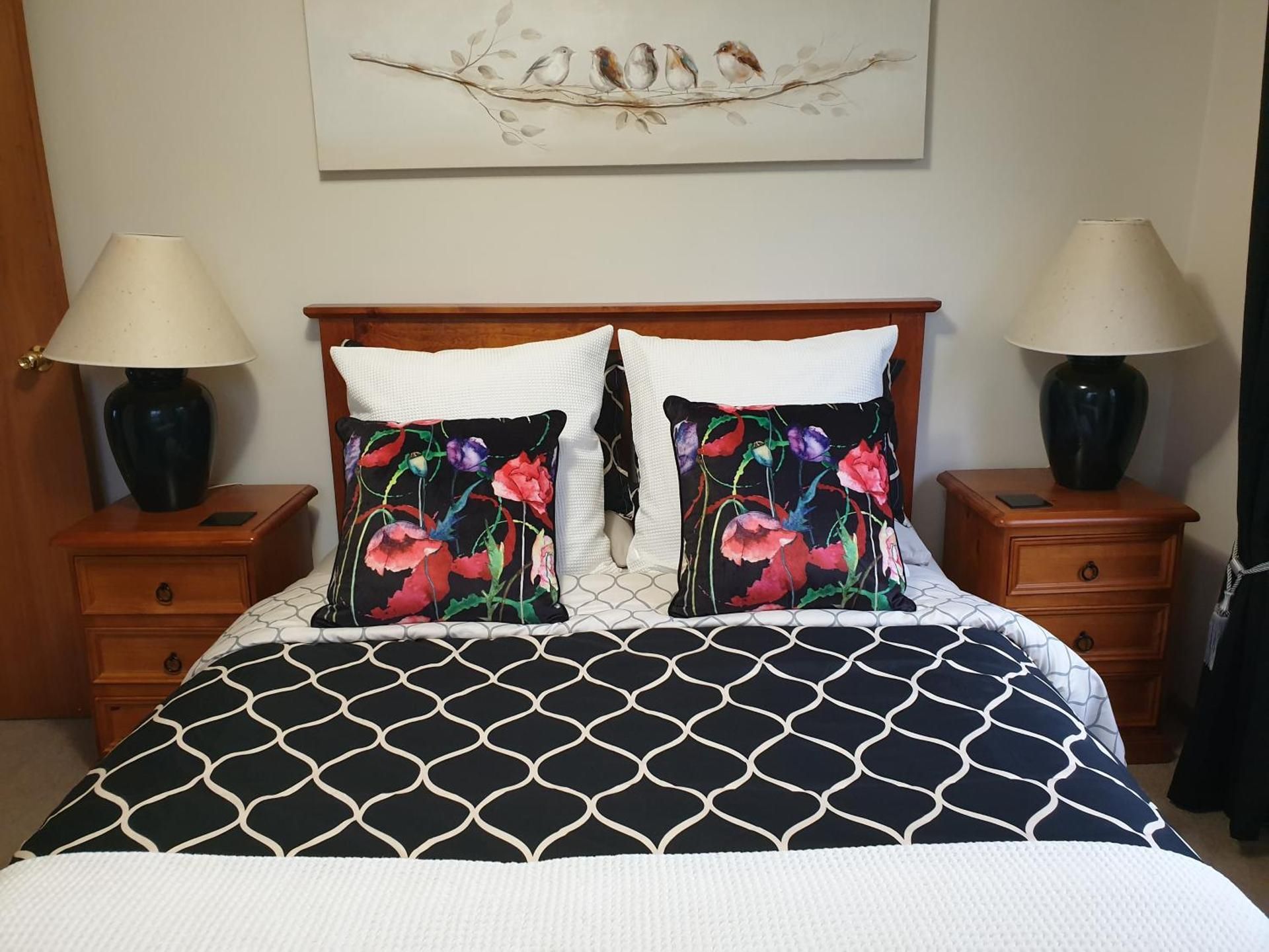 Tui2 Macandrew Bay Queen Room 2