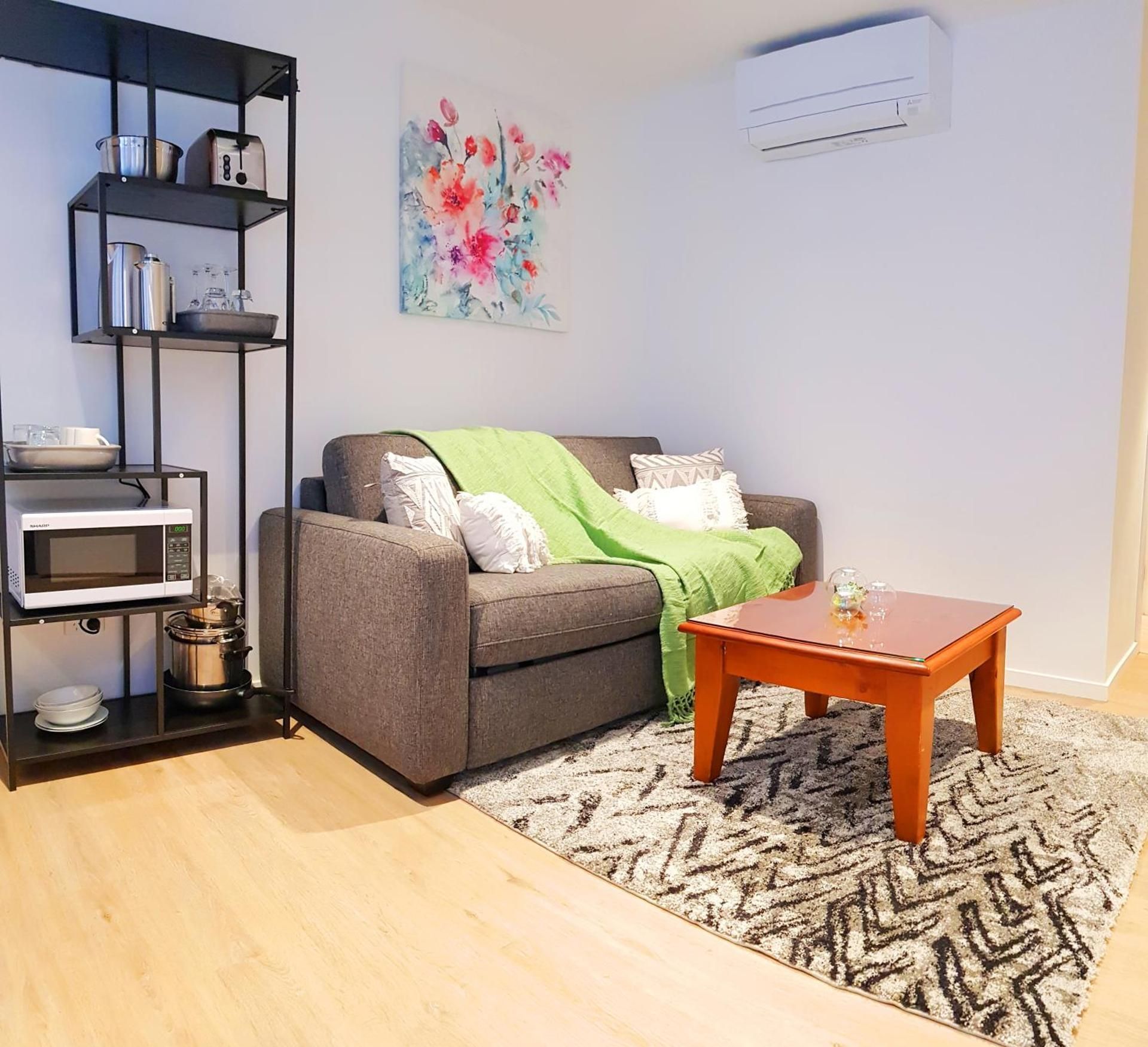 The Alex Apartments One-Bedroom Apartment 2