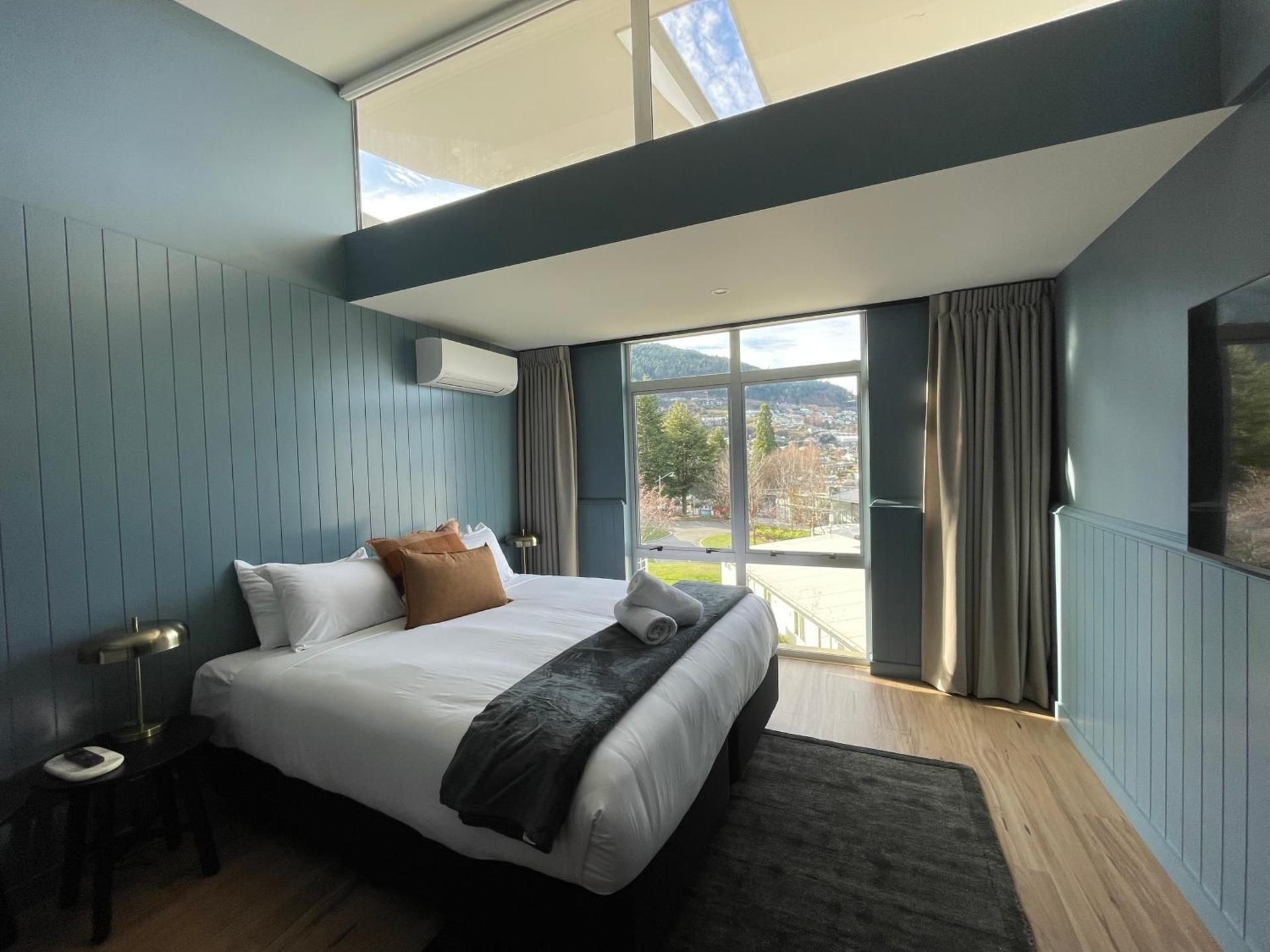 Superior Mountain View Studio - Sleeps 4