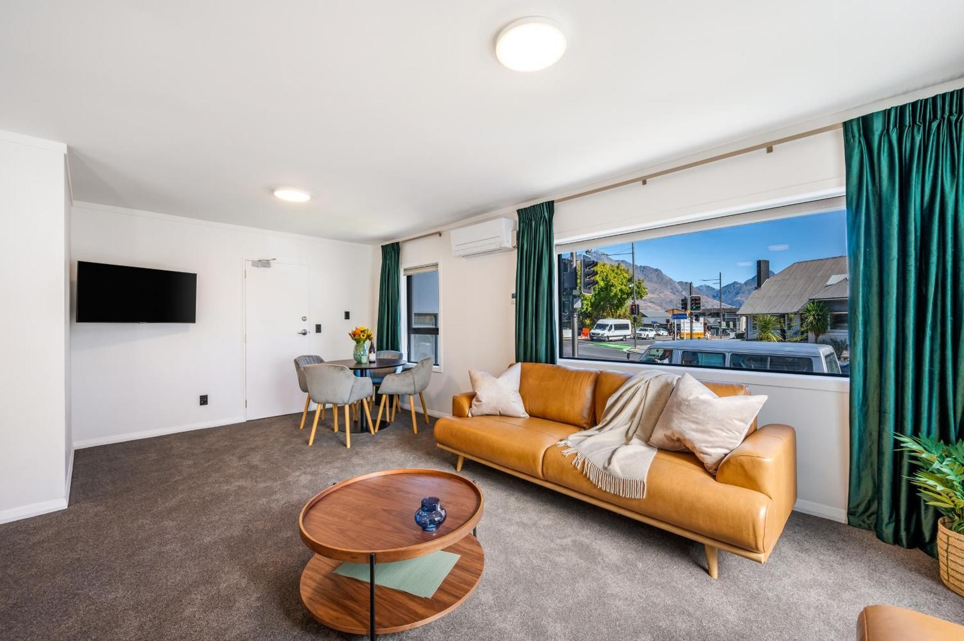 Amber Lodge Motel Luxe Two Bedroom Suite with Private Garden 2