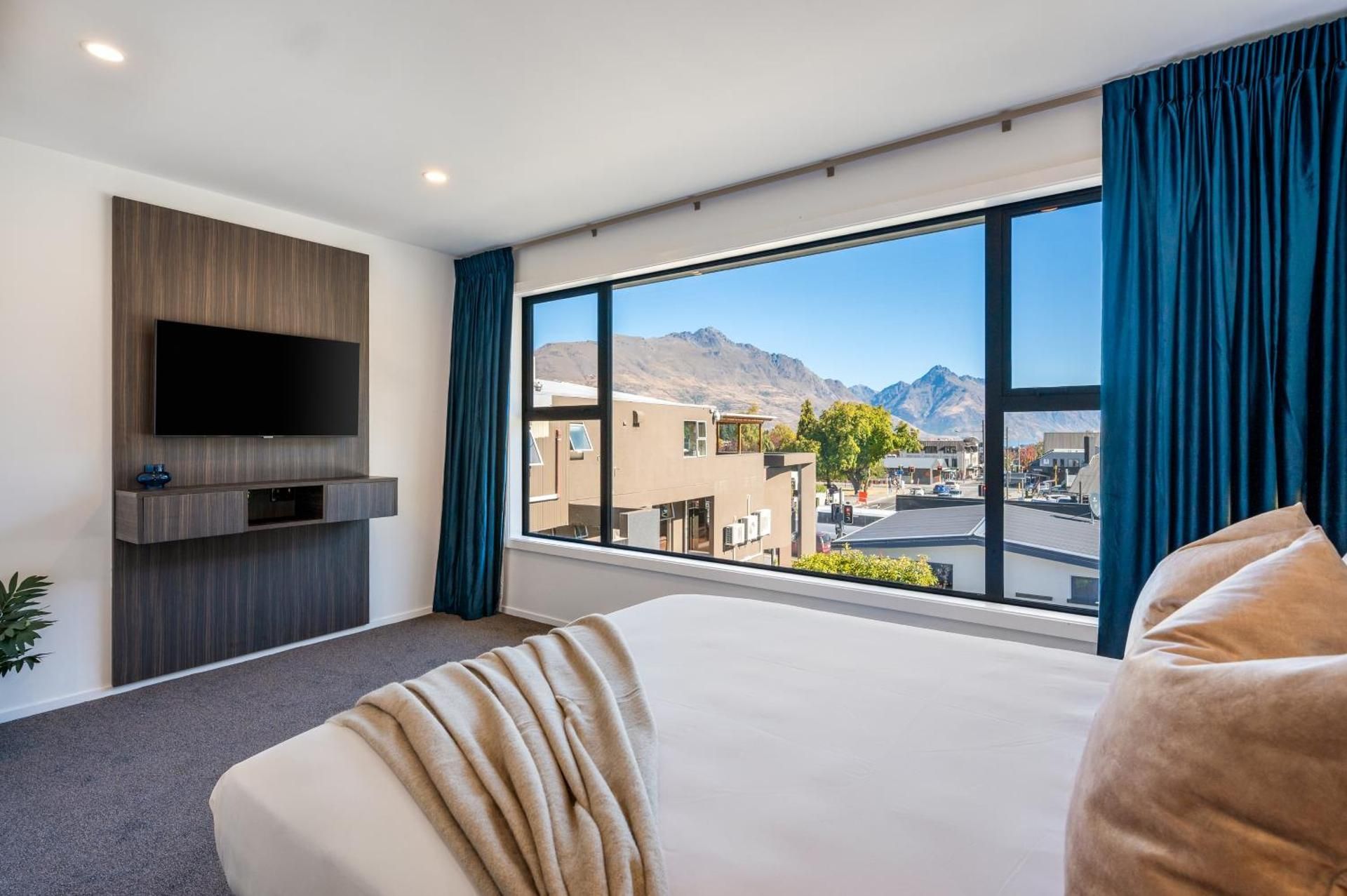 Luxe Queen with Lake and Mountain View