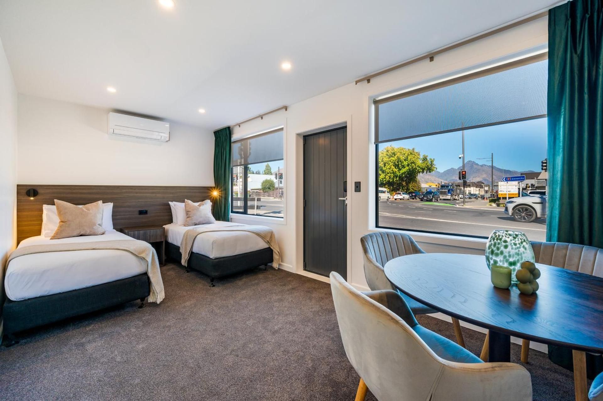 LUXE ONE BEDROOM SUITE
