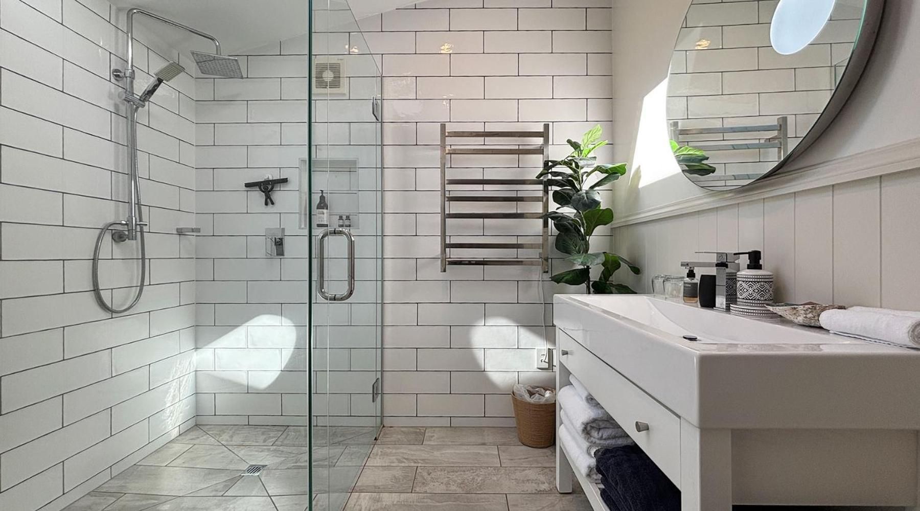 Luxury One-Bedroom Cottage 