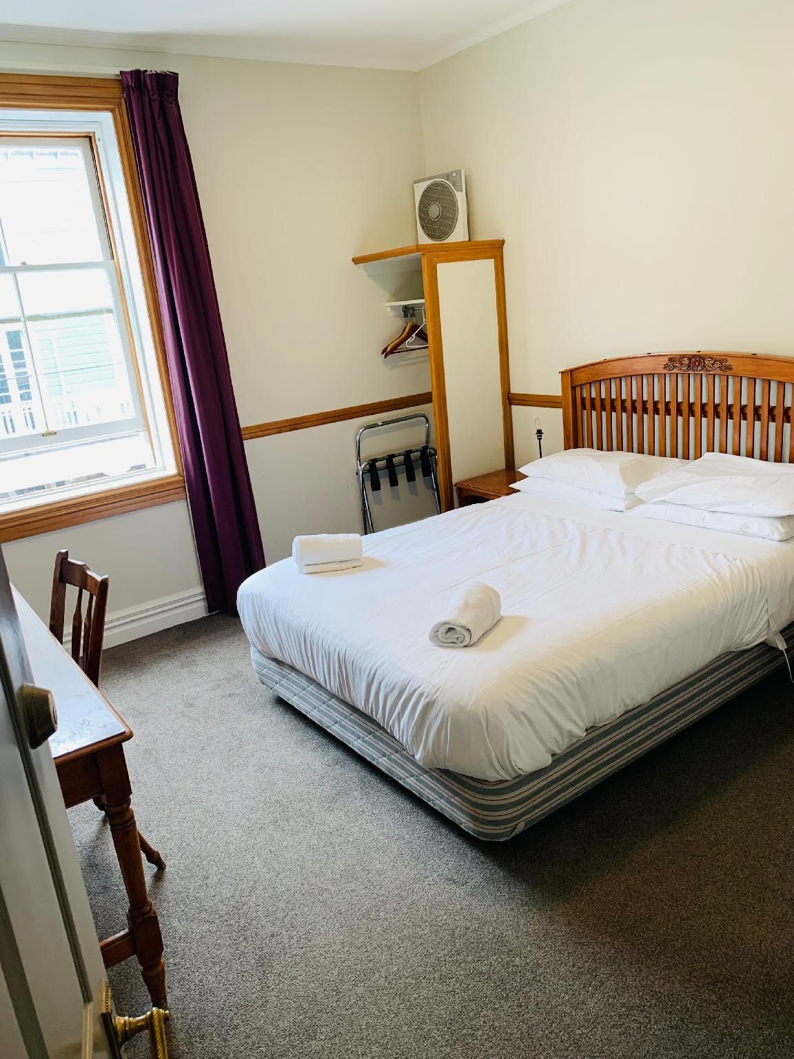 Shepherds Arms Hotel Queen Room