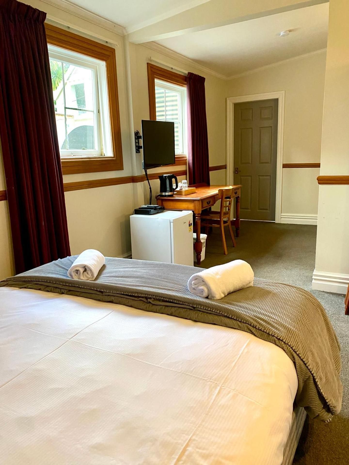 Shepherds Arms Hotel Deluxe Queen Suite