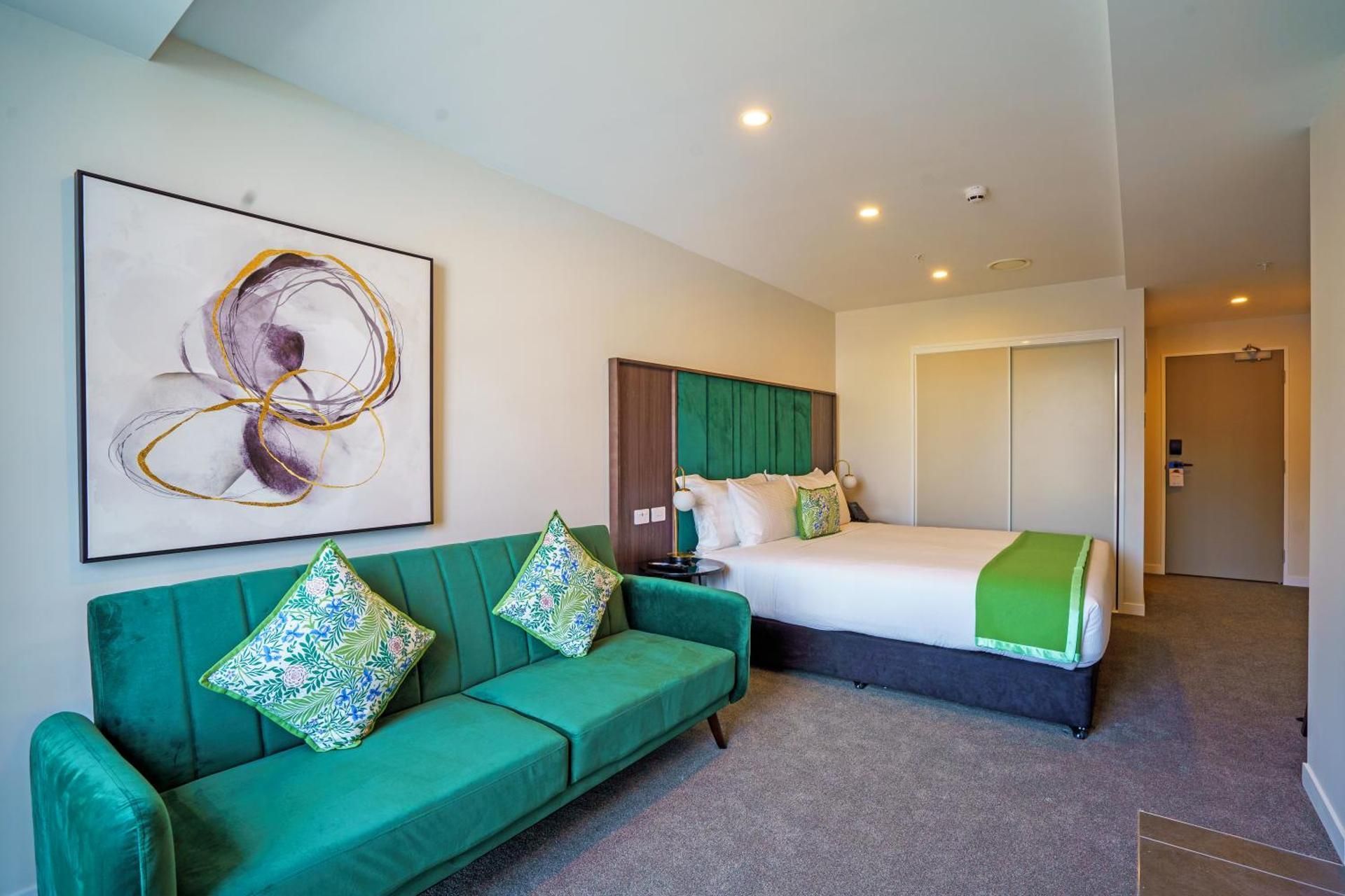 Deluxe Studio 1 King Bed