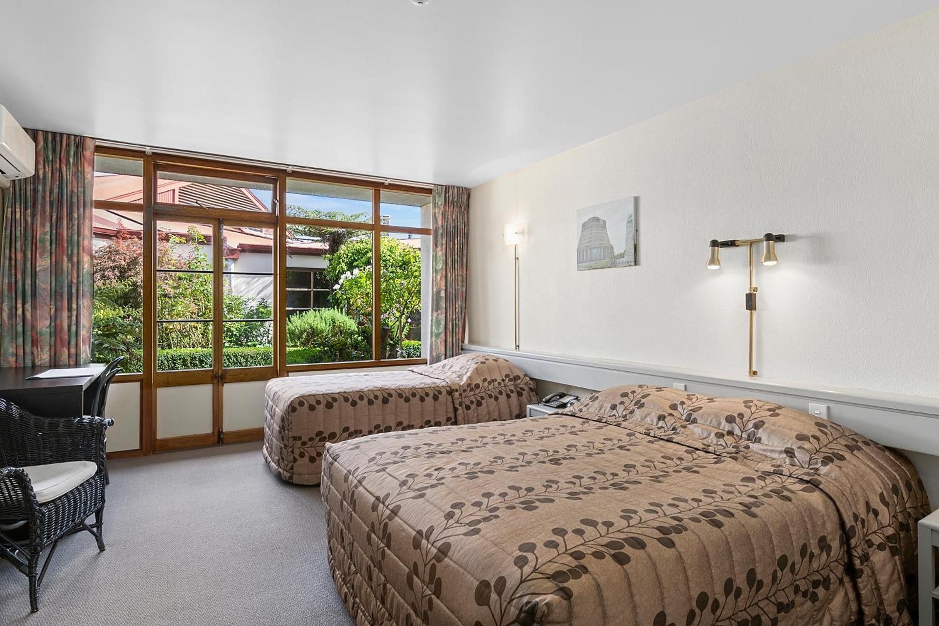 Standard Twin Room - Non-Smoking