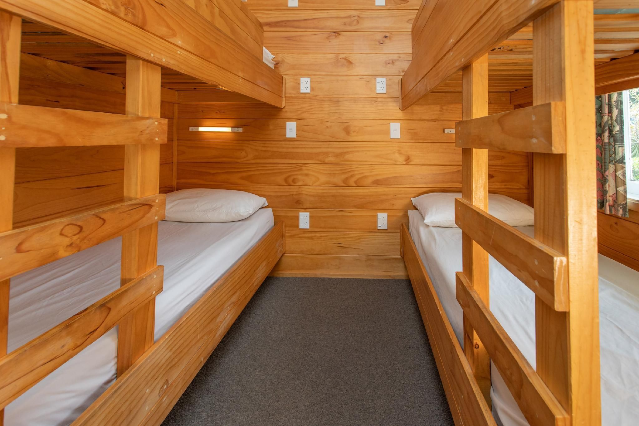 Wellington Top 10 Holiday Park Family Kitchen Cabin for 6 People without Linen 2