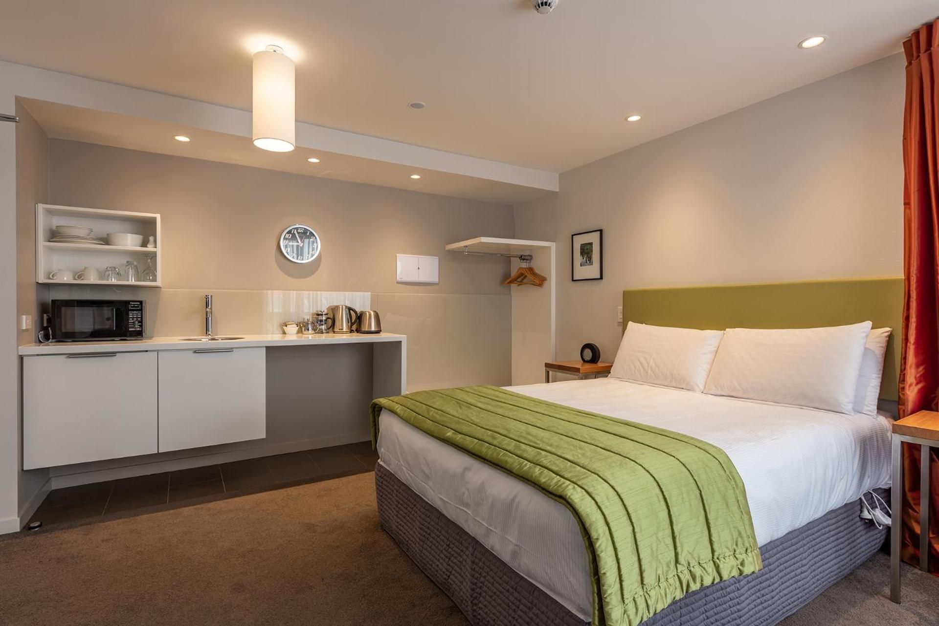 Deluxe Queen Room