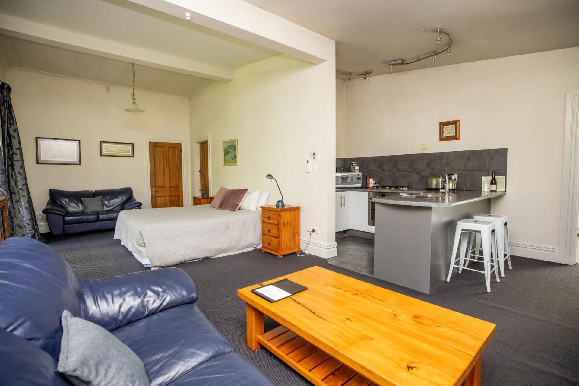 King Suite - The Vineyard Suite