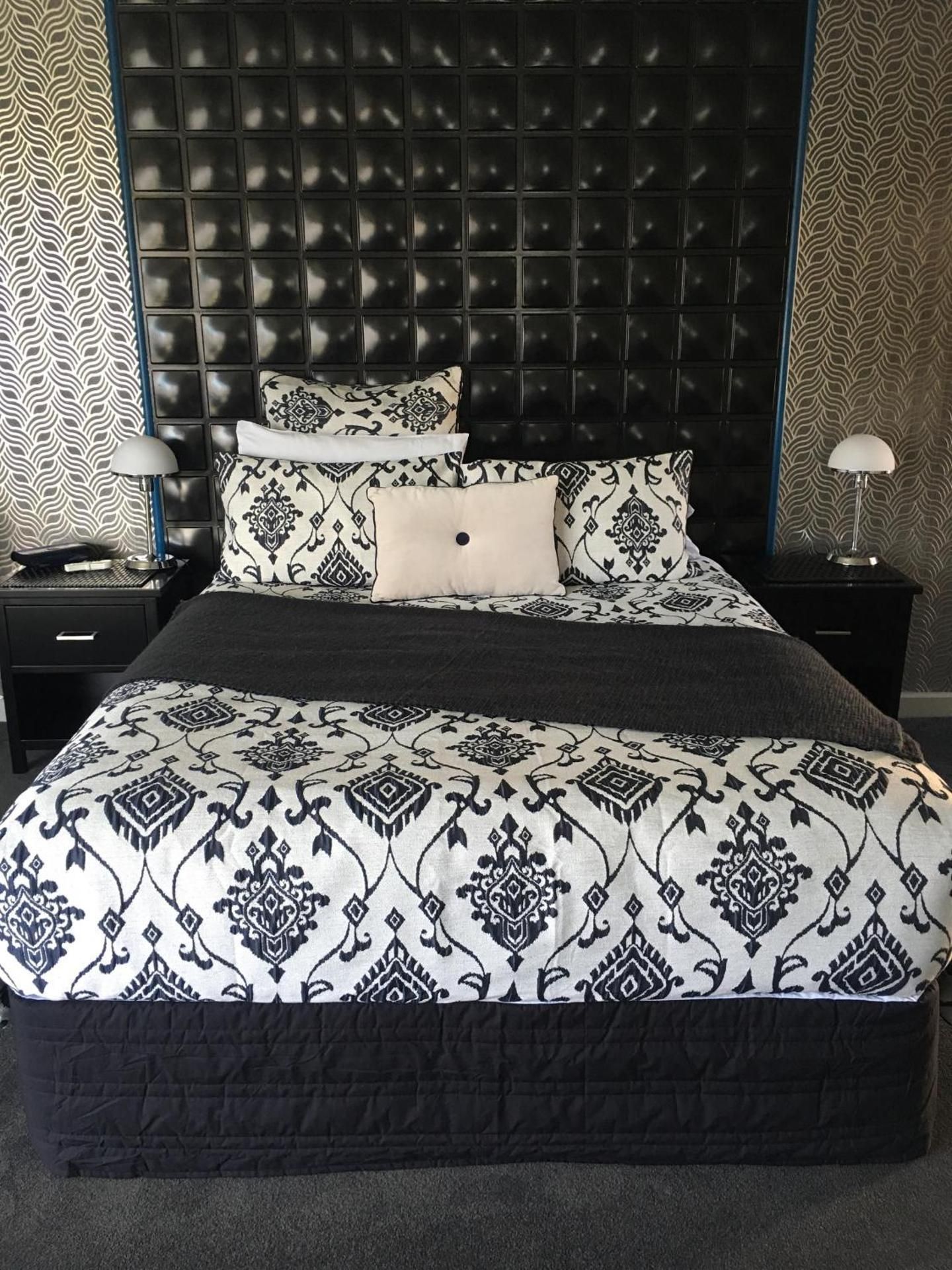 Deluxe Queen Studio 