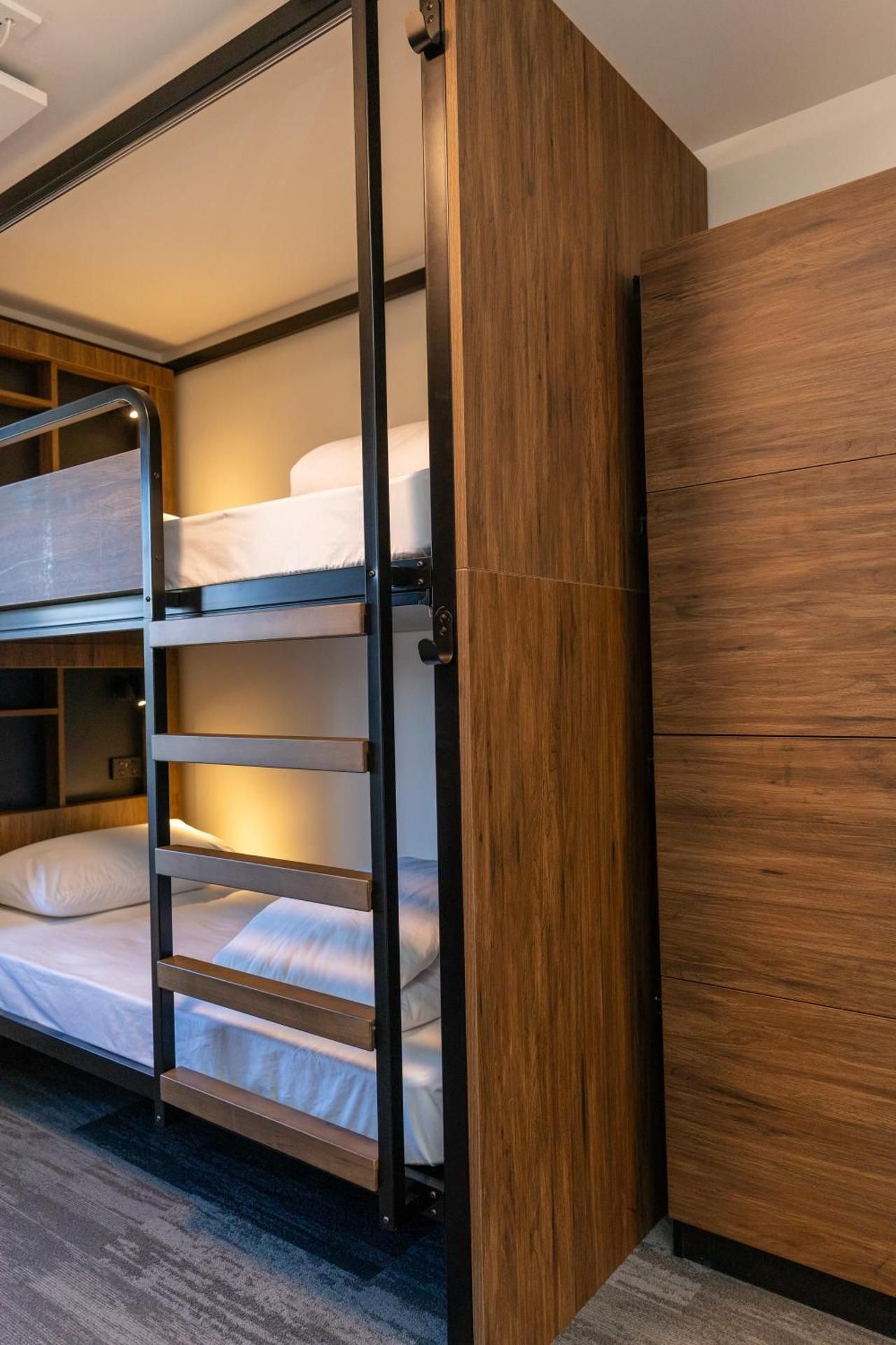 Bed in 6-Bed Dormitory Room with Ensuite