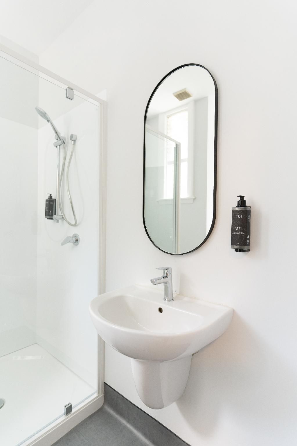 1 Person in 6-Bed Dormitory with En-Suite Bathroom - Mixed