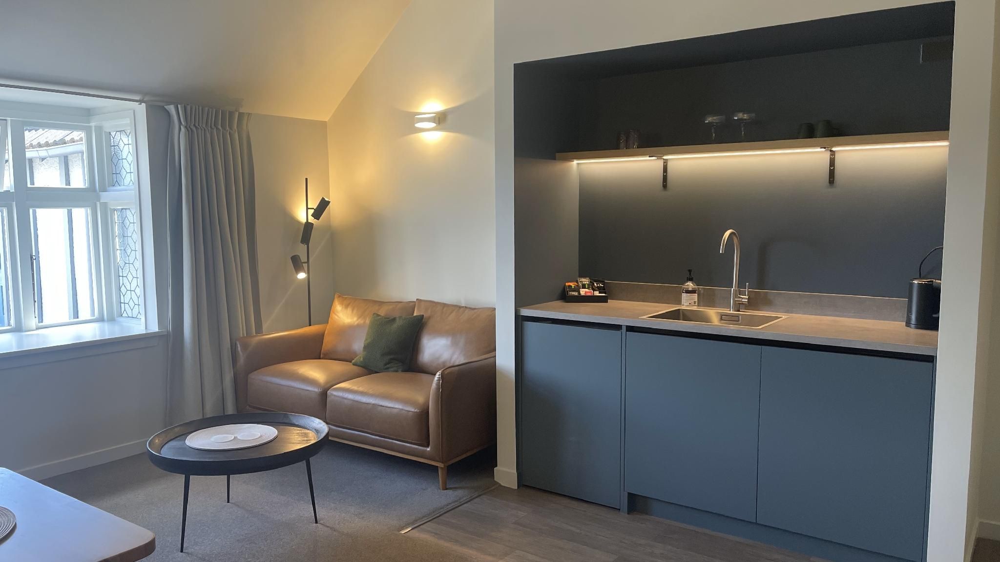 One Bed Room with Bathtub